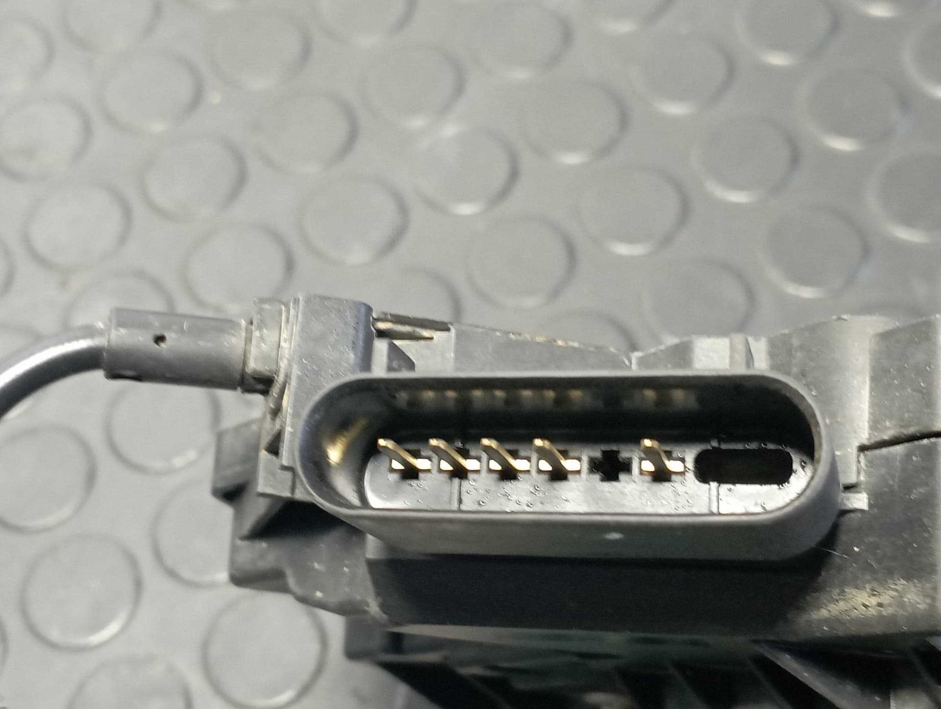 Recambio de CERRADURA PUERTA DELANTERA DERECHA para FORD FOCUS LIM. (CB8) FOCUS ST SPORT R9DA referencia OEM IAM BM5AA21812DD - ROJO 2