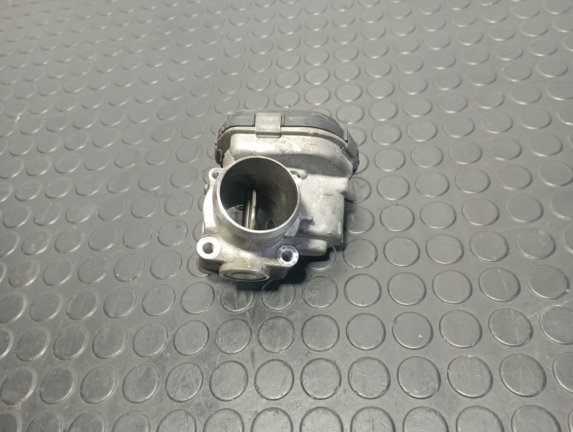 Recambio de CAJA MARIPOSA para FORD FOCUS TURN. III1.6 TDCI T1DB referencia OEM IAM 9673534480 - GRIS 2