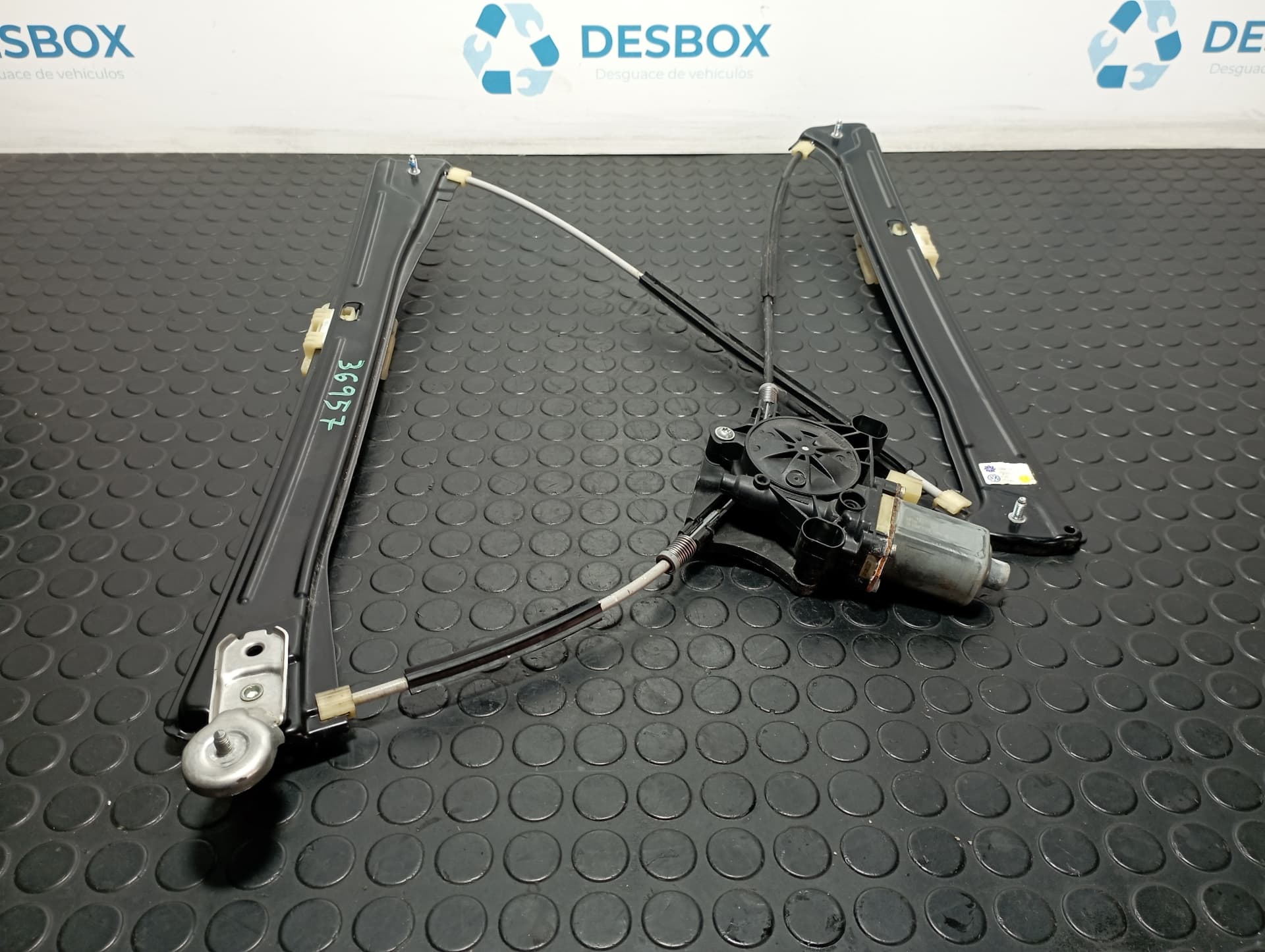 Recambio de ELEVALUNAS DELANTERO DERECHO para VOLKSWAGEN TIGUAN 1.9 TDI DTR referencia OEM IAM 5NA837462A - NEGRO