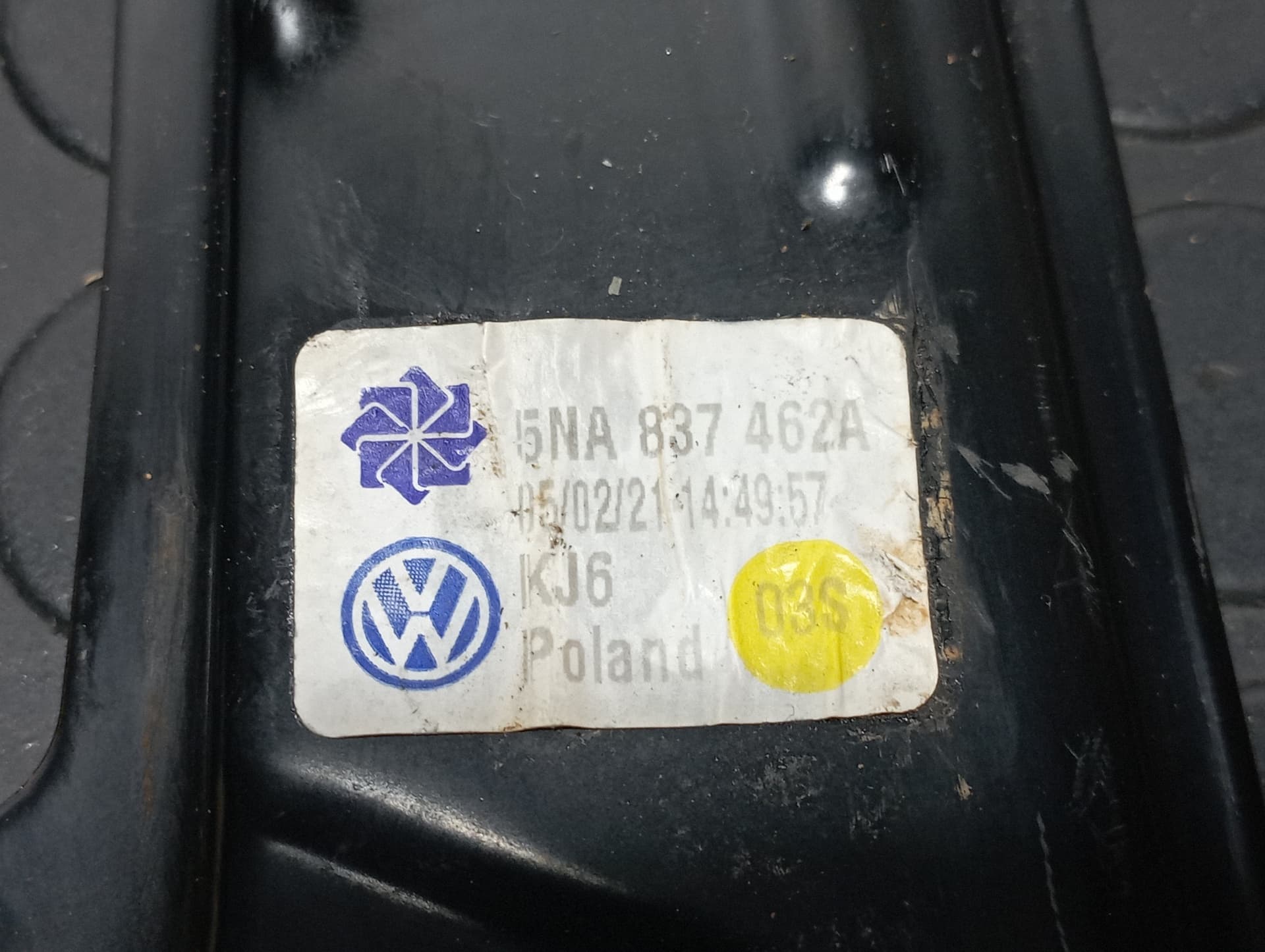 Recambio de ELEVALUNAS DELANTERO DERECHO para VOLKSWAGEN TIGUAN 1.9 TDI DTR referencia OEM IAM 5NA837462A - NEGRO 2