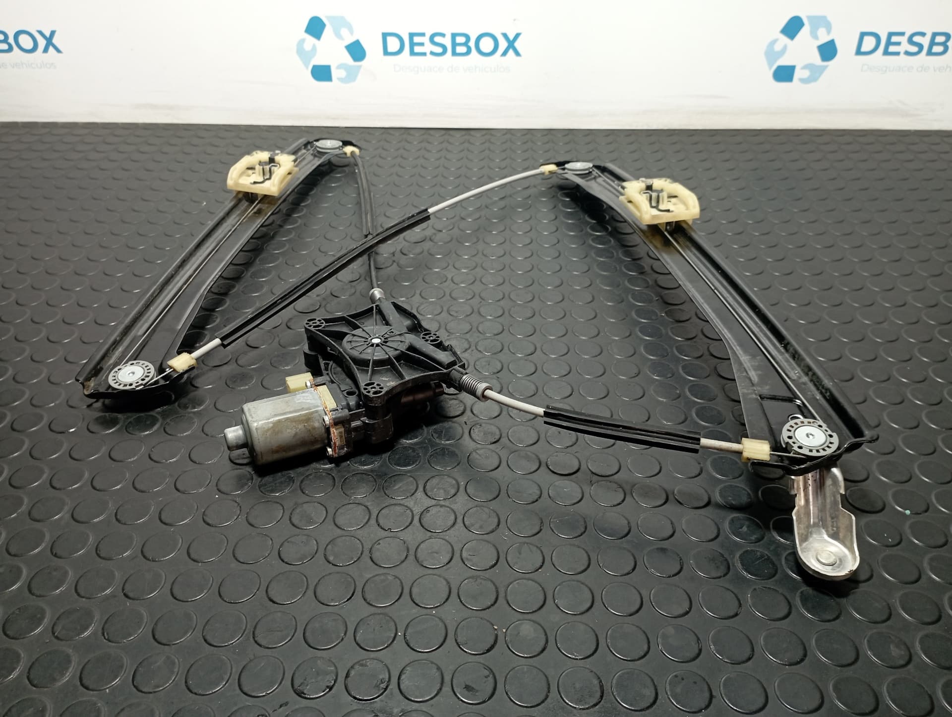 Recambio de ELEVALUNAS DELANTERO DERECHO para VOLKSWAGEN TIGUAN 1.9 TDI DTR referencia OEM IAM 5NA837462A - NEGRO 4