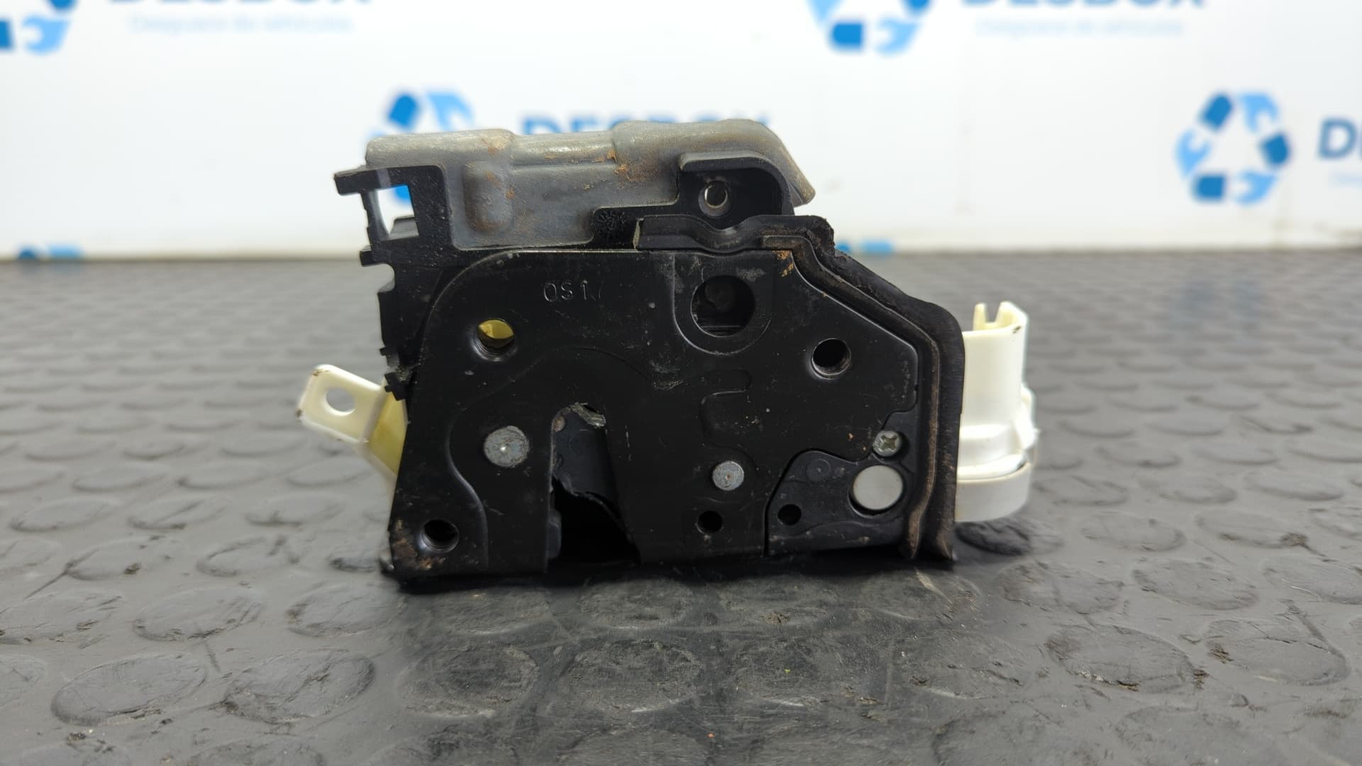 Recambio de CERRADURA PUERTA DELANTERA IZQUIERDA para AUDI A1 SPORTBACK (8XF) 1.6 TDI CXMA referencia OEM IAM 8X1837015C - GRIS 4