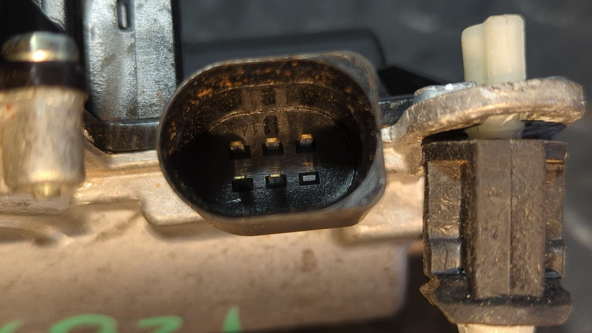 Recambio de MOTOR CIERRE CENTRALIZADO MALETERO / PORTON para AUDI Q3 (F3B) 35 TDI DTSB referencia OEM IAM 5TA827887C - BLANCO 3