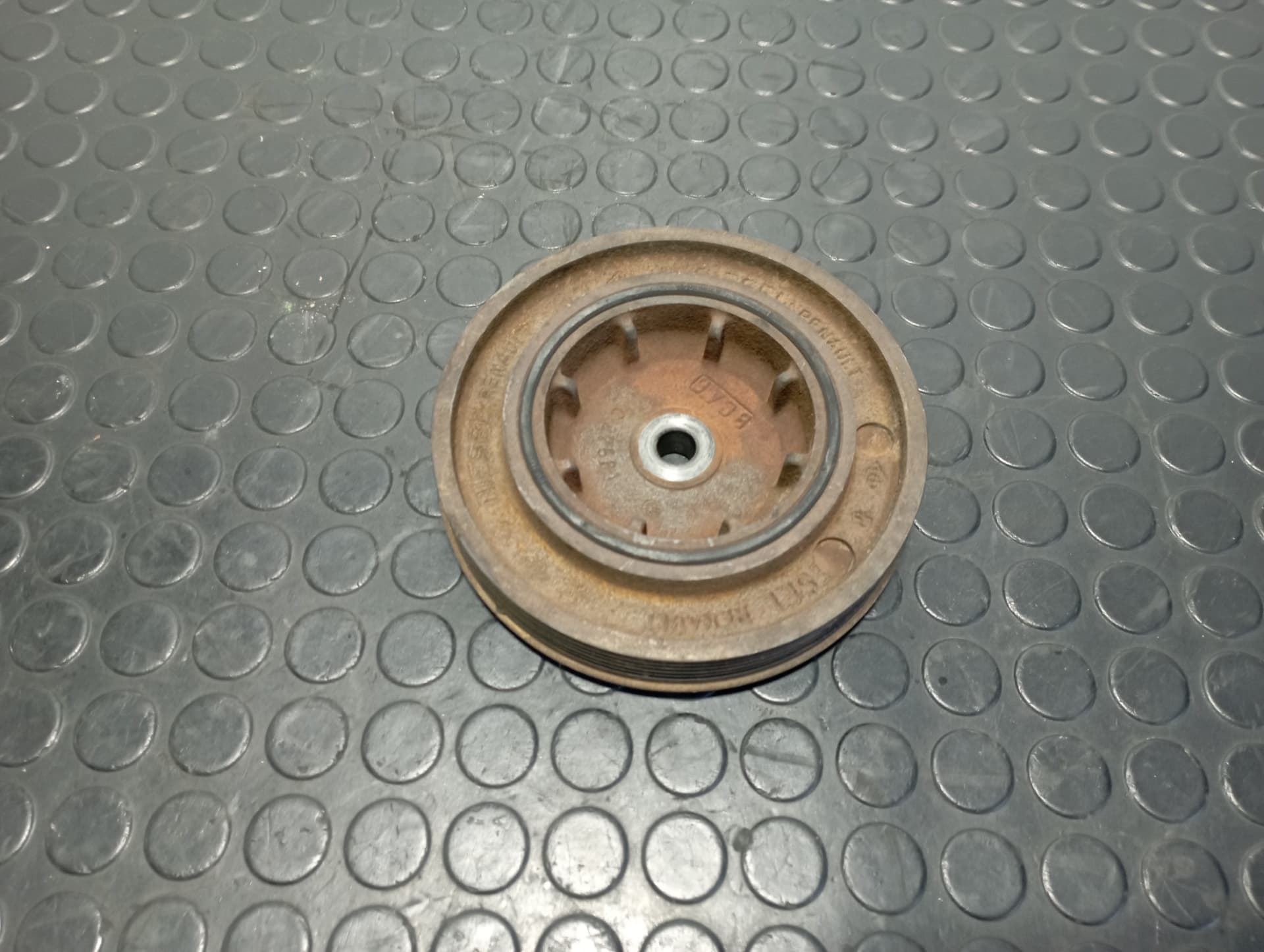 Recambio de POLEA CIGUEÑAL para OPEL VIVARO 1.9 DCI F9QU7 referencia OEM IAM C27581 - BLANCO