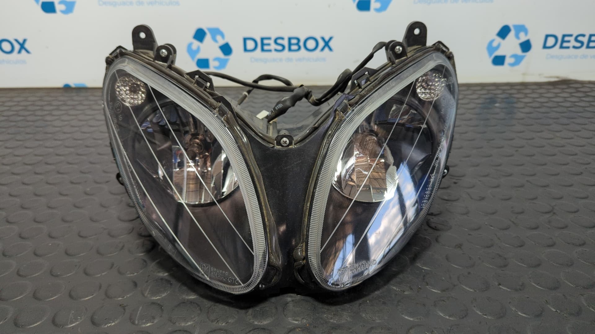 Recambio de FARO DELANTERO para PIAGGIO (VESPA) NRG POWER 49 CC 49CC referencia OEM IAM ITMD10777 - NEGRO