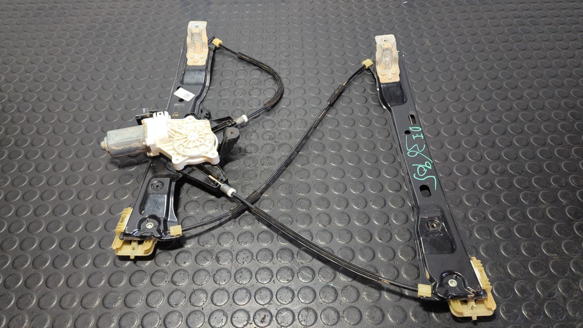 Recambio de ELEVALUNAS DELANTERO IZQUIERDO para FORD FOCUS LIM. (CB8) FOCUS ST SPORT R9DA referencia OEM IAM BM51A23201BD - ROJO 5