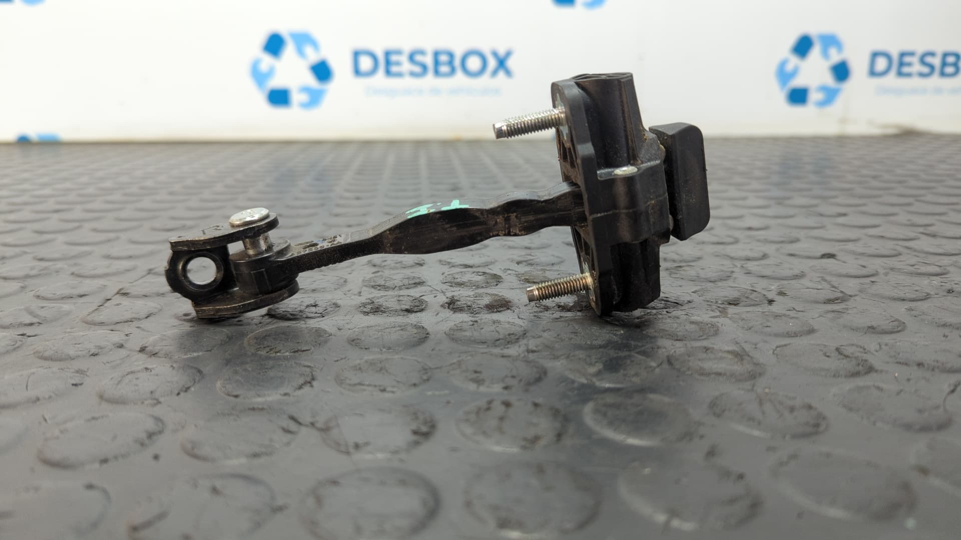 Recambio de RETENEDOR PUERTA IZQUIERDA  para FORD FOCUS TURN. III1.6 TDCI T1DB referencia OEM IAM BM51A27200AA - GRIS