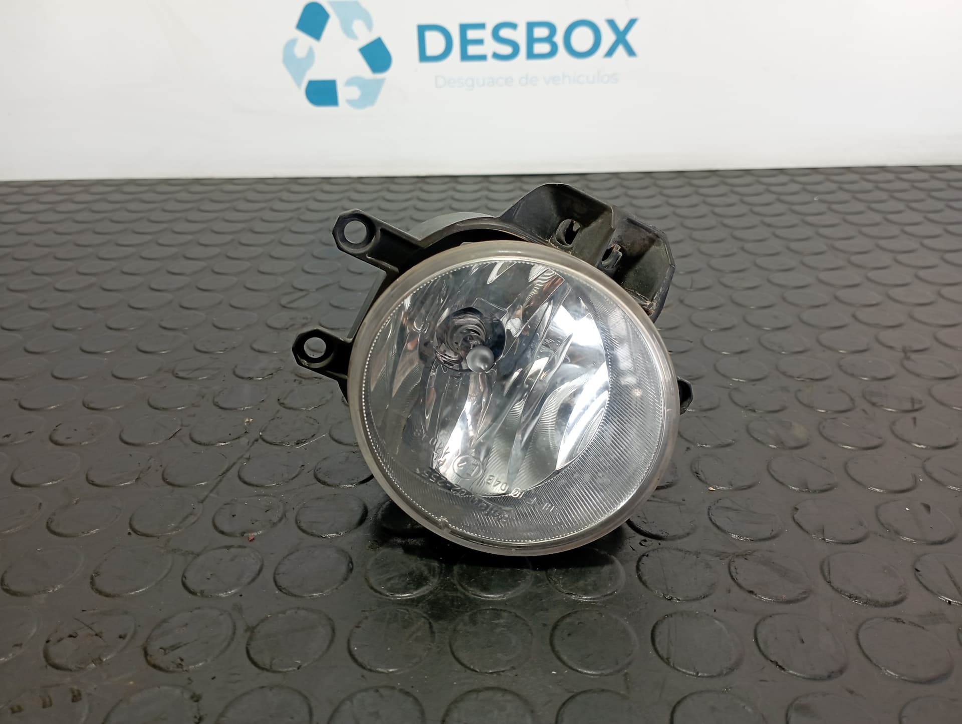 Recambio de FARO ANTINIEBLA IZQUIERDO para TOYOTA AURIS 1.8 HYBRID 2ZR referencia OEM IAM 90008497LH - BLANCO