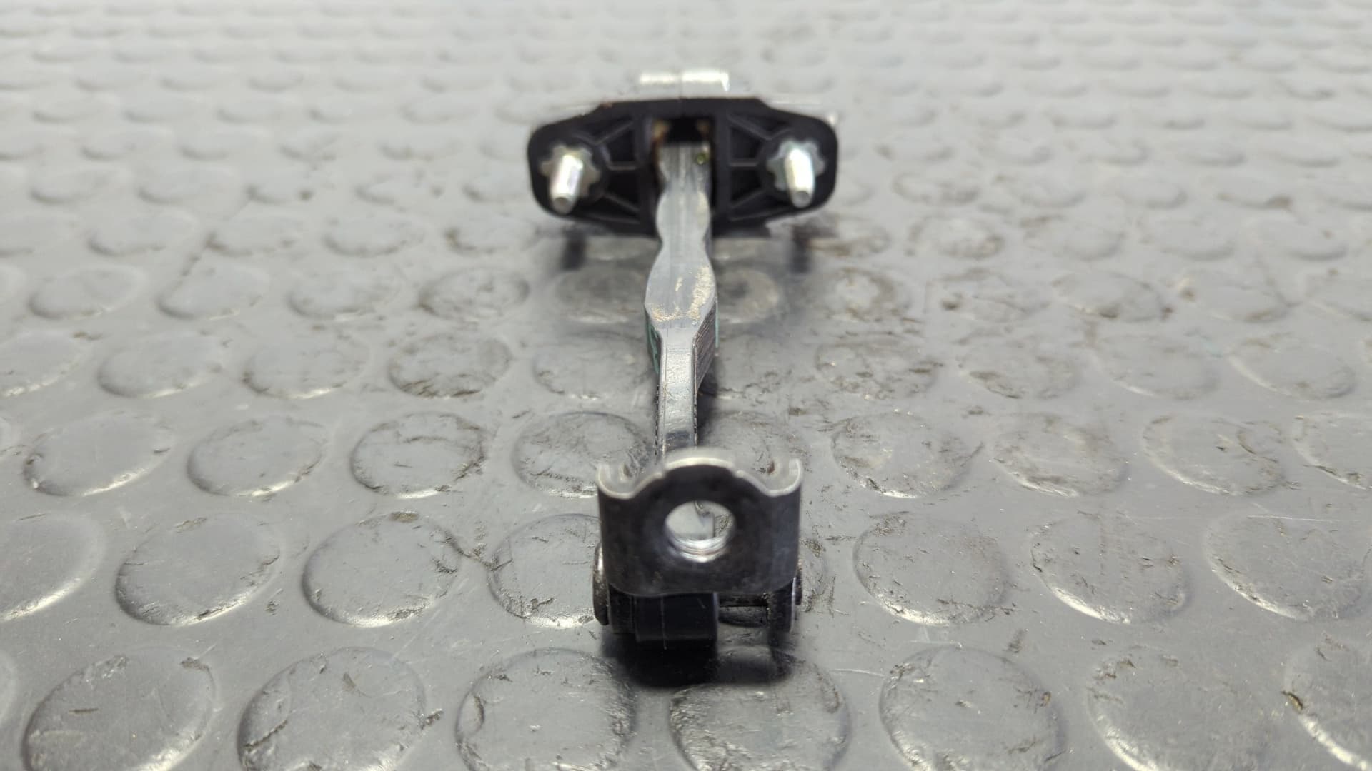 Recambio de RETENEDOR PUERTA IZQUIERDA  para FORD FOCUS TURN. III1.6 TDCI T1DB referencia OEM IAM BM51A23500AA - GRIS 3