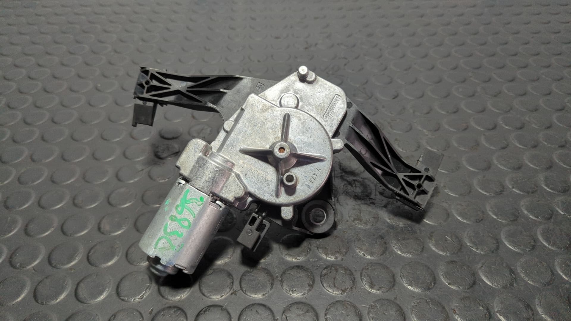 Recambio de MOTOR LIMPIA TRASERO para OPEL CORSA E 1.4 GASOLINA B14XER referencia OEM IAM 39045012 - GRIS 3