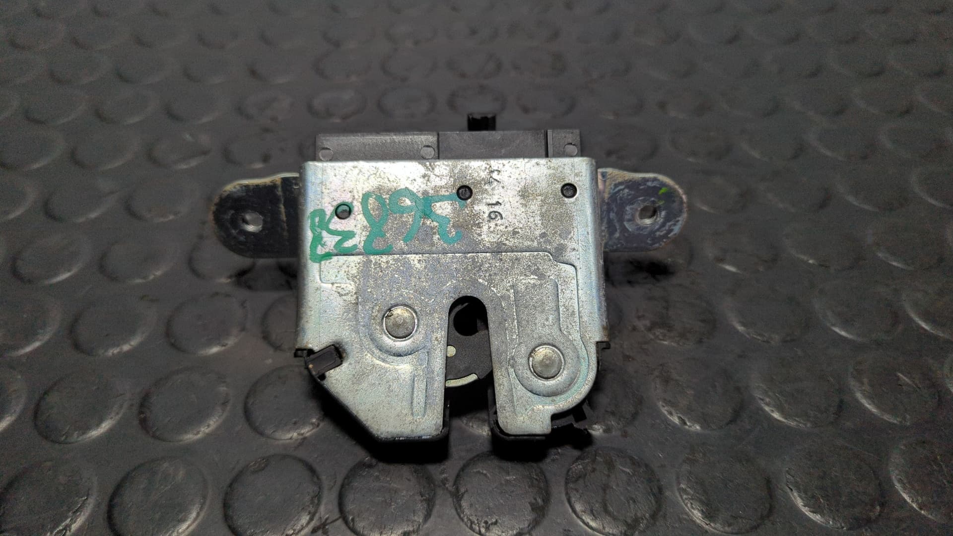 Recambio de CERRADURA MALETERO / PORTON para OPEL CORSA E 1.4 GASOLINA B14XER referencia OEM IAM 39021416 - GRIS
