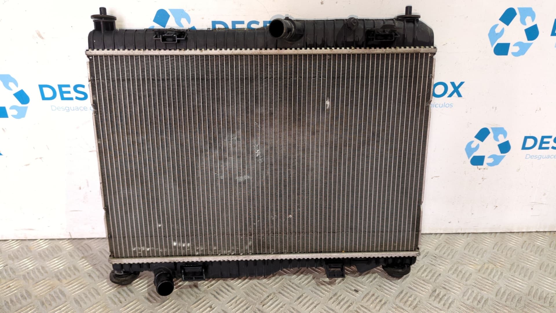 Recambio de RADIADOR AGUA para FORD FIESTA (CCN) Black Edition SFJA referencia OEM IAM C1B18005AA - BLANCO
