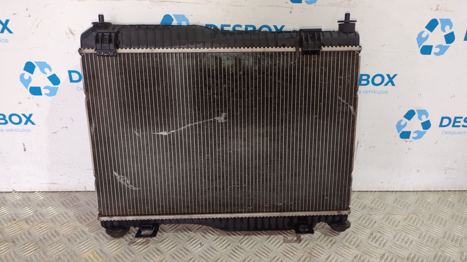 Recambio de RADIADOR AGUA para FORD FIESTA (CCN) Black Edition SFJA referencia OEM IAM C1B18005AA - BLANCO 2