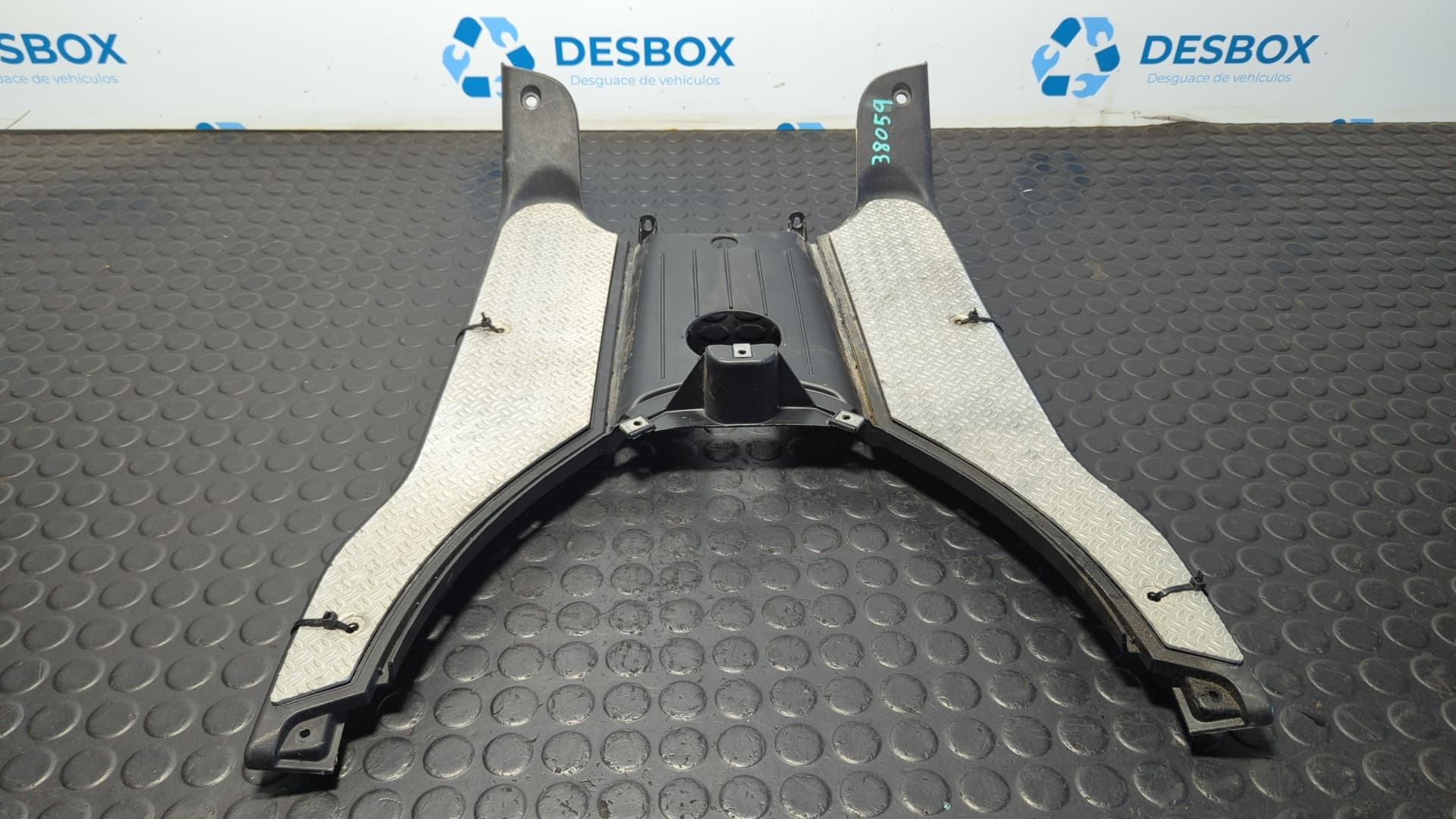 Recambio de POSAPIES DELANTERO para PIAGGIO (VESPA) NRG POWER 49 CC 49CC referencia OEM IAM 959332 - NEGRO