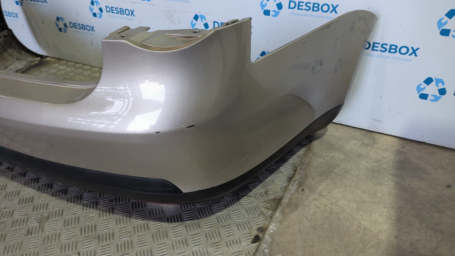 Recambio de PARAGOLPES TRASERO para VOLKSWAGEN JETTA (1K2) 2.0 TDI BKD - VERDE 9