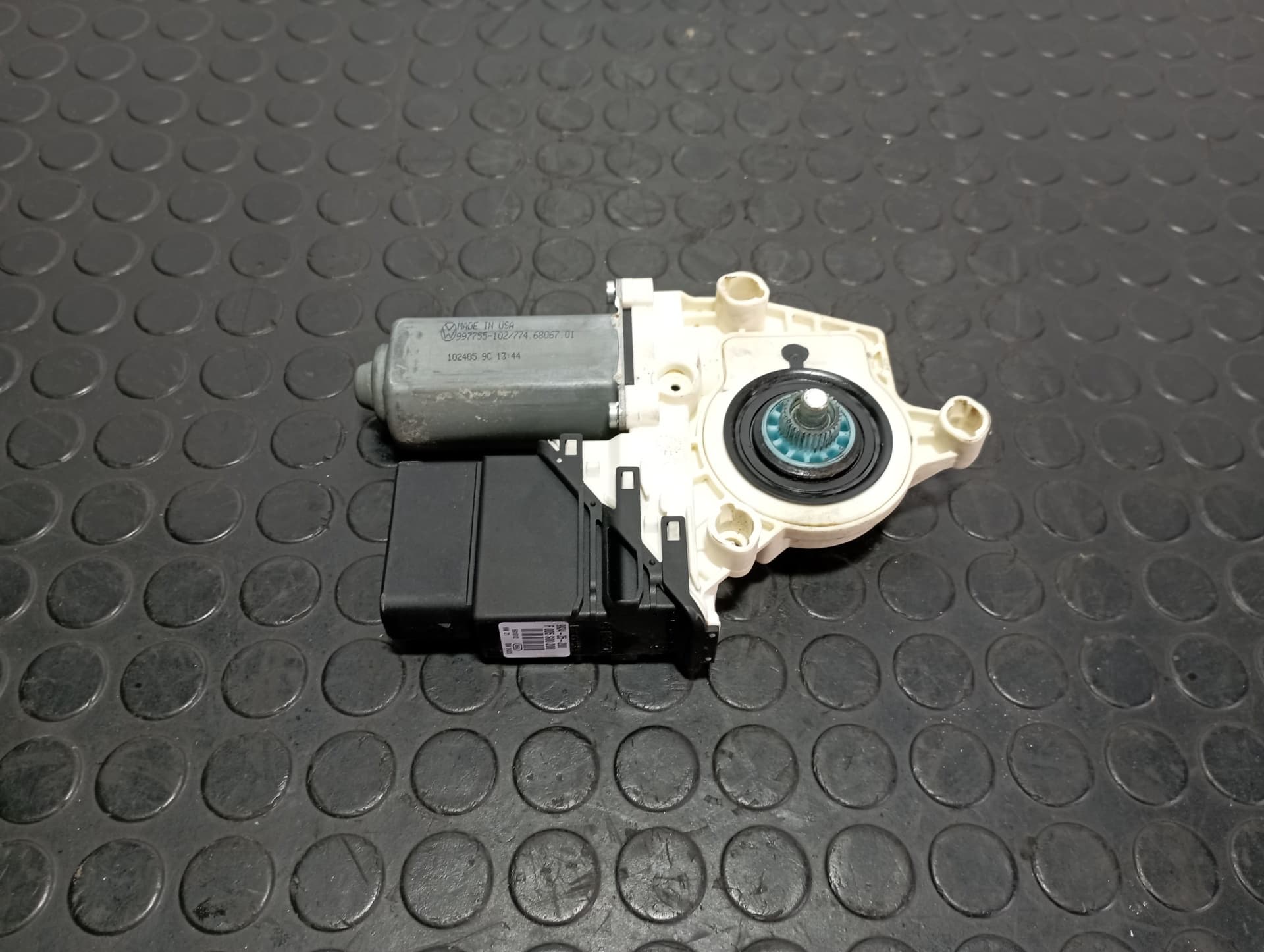 Recambio de MOTOR ELEVALUNAS TRASERO DERECHO para VOLKSWAGEN JETTA (1K2) 2.0 TDI BKD referencia OEM IAM 1K5839402B - VERDE 4