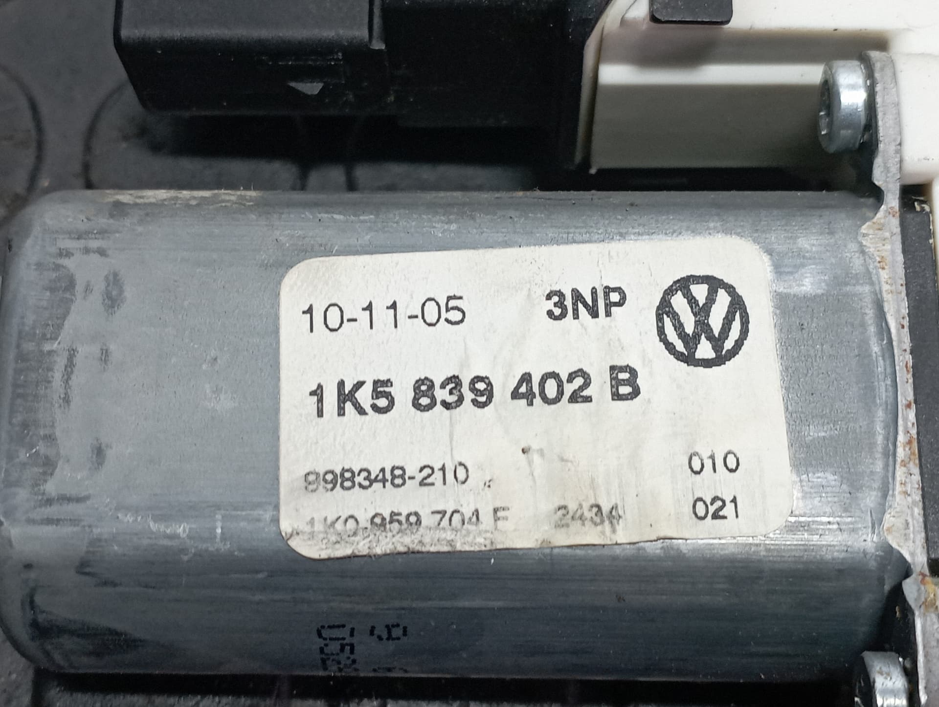 Recambio de MOTOR ELEVALUNAS TRASERO DERECHO para VOLKSWAGEN JETTA (1K2) 2.0 TDI BKD referencia OEM IAM 1K5839402B - VERDE 3