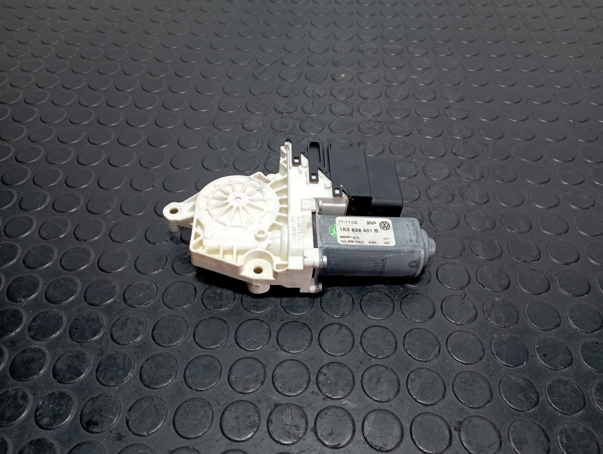 Recambio de MOTOR ELEVALUNAS TRASERO IZQUIERDO para VOLKSWAGEN JETTA (1K2) 2.0 TDI BKD referencia OEM IAM 1K5839401B - VERDE