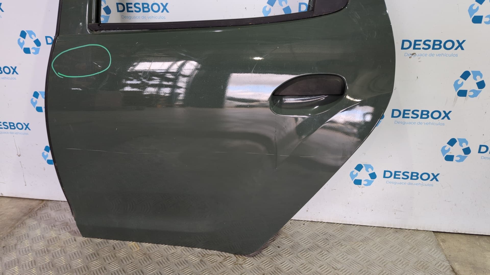 Recambio de PUERTA TRASERA IZQUIERDA para DACIA DUSTER II 0.999 H4DF4 - VERDE 4