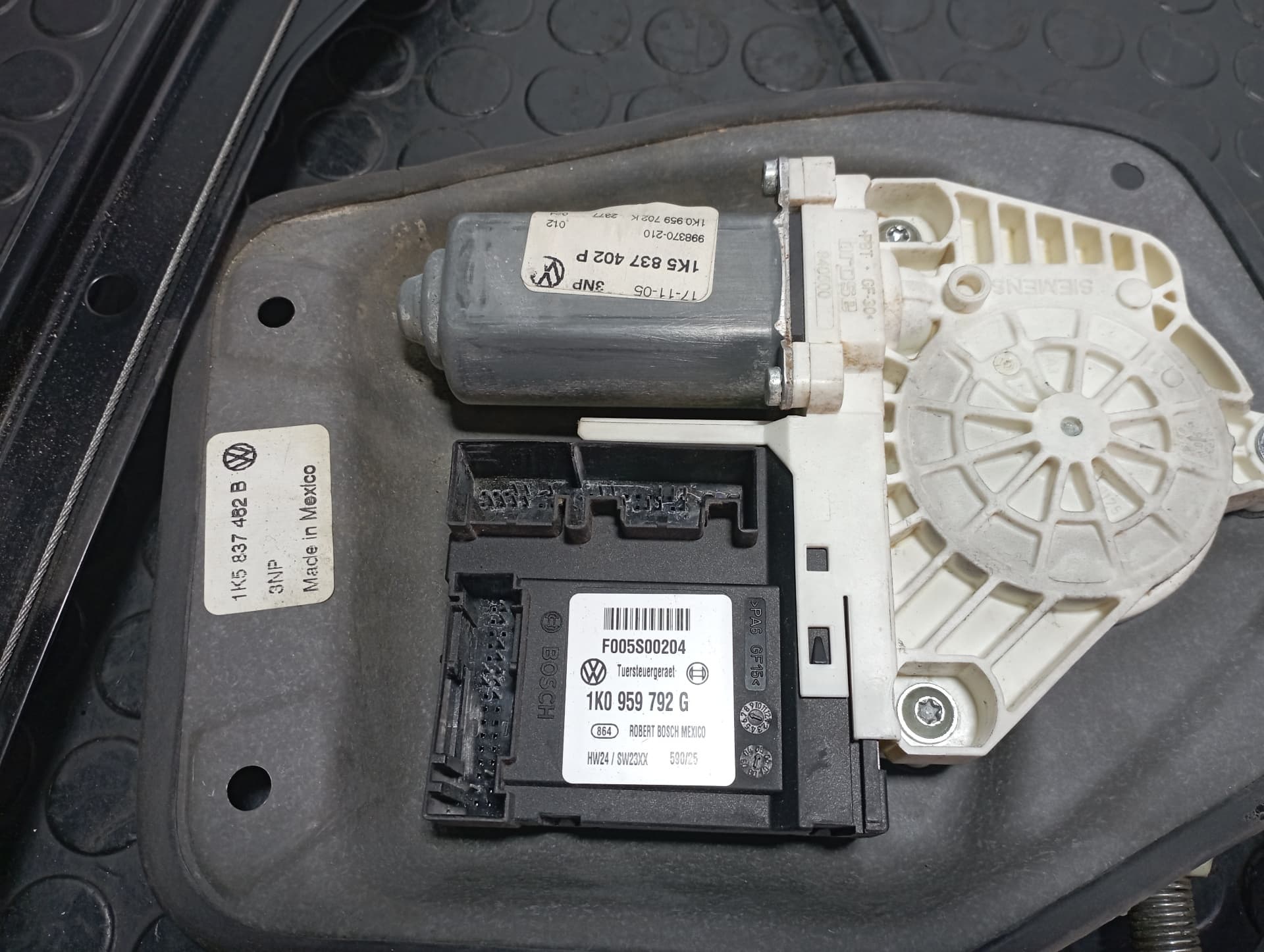 Recambio de ELEVALUNAS DELANTERO DERECHO para VOLKSWAGEN JETTA (1K2) 2.0 TDI BKD referencia OEM IAM 1K5837462B - VERDE 2