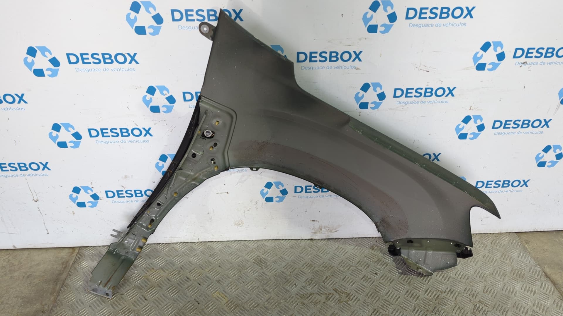 Recambio de ALETA DELANTERA IZQUIERDA para DACIA DUSTER II 0.999 H4DF4 - VERDE 4
