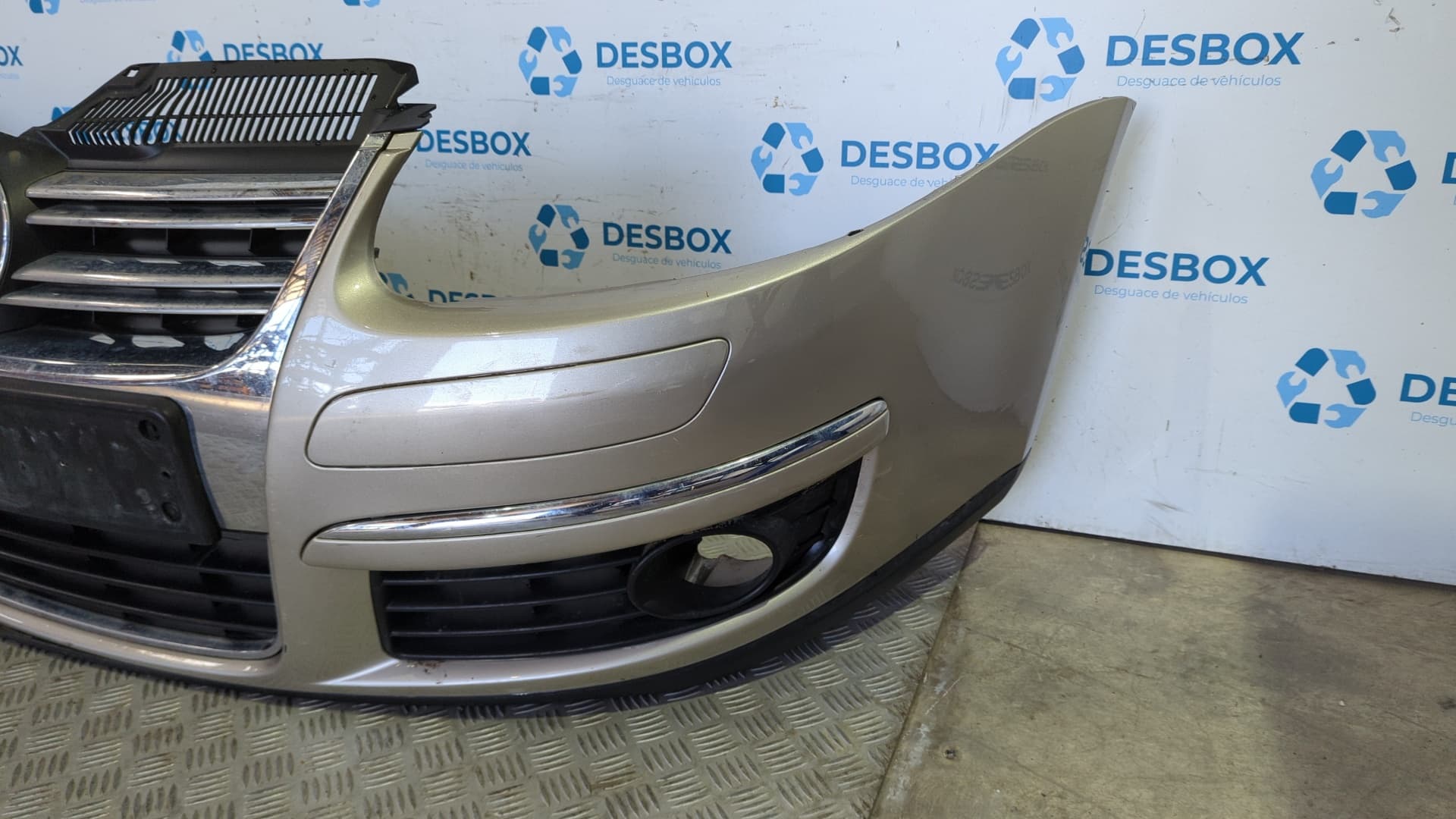 Recambio de PARAGOLPES DELANTERO para VOLKSWAGEN JETTA (1K2) 2.0 TDI BKD - VERDE 2