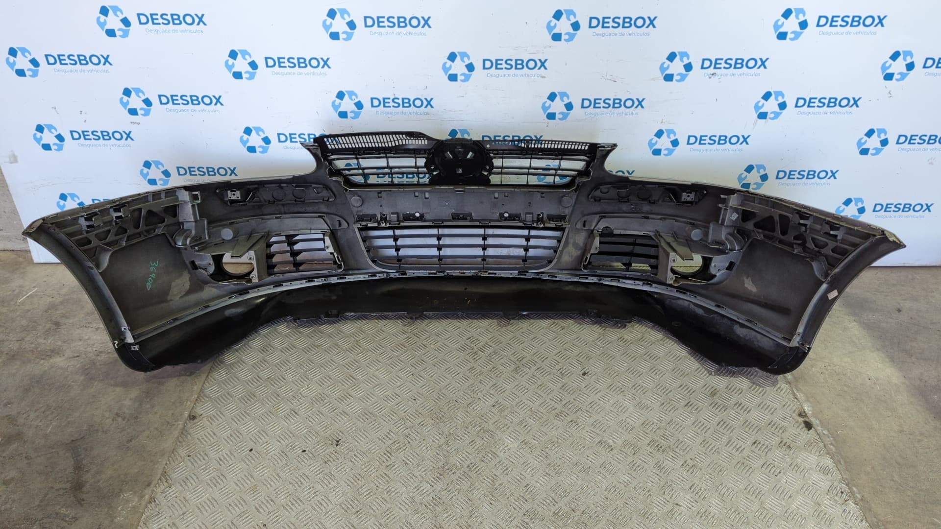 Recambio de PARAGOLPES DELANTERO para VOLKSWAGEN JETTA (1K2) 2.0 TDI BKD - VERDE 3