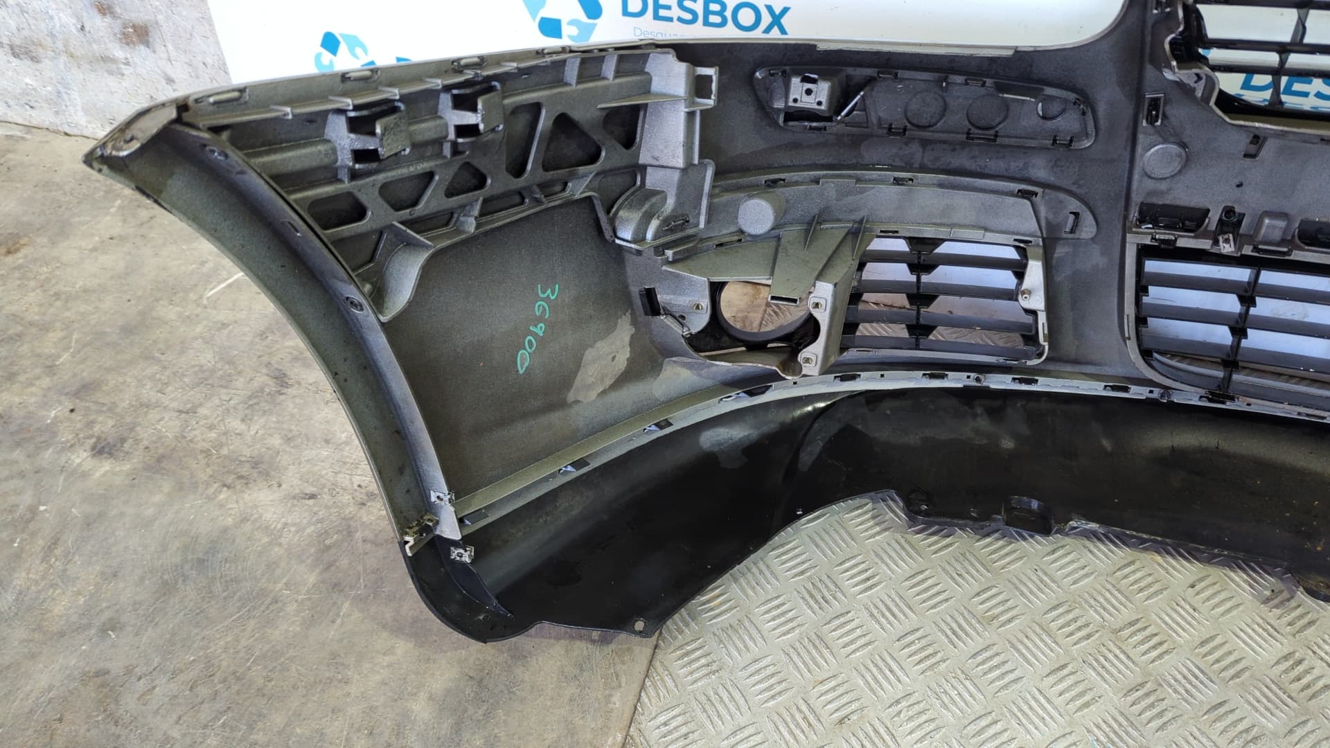 Recambio de PARAGOLPES DELANTERO para VOLKSWAGEN JETTA (1K2) 2.0 TDI BKD - VERDE 8