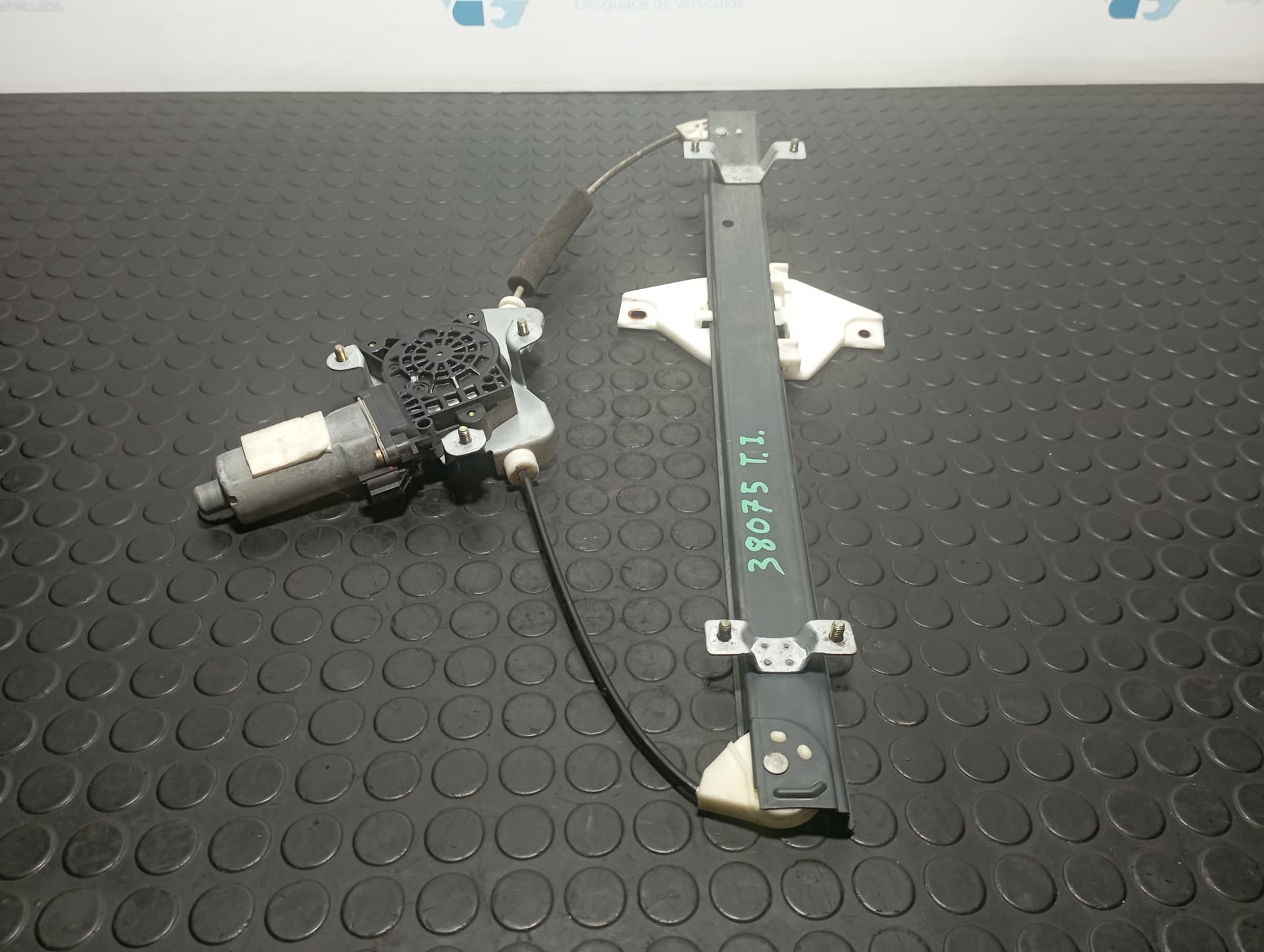 Recambio de ELEVALUNAS TRASERO IZQUIERDO para SSANGYONG KYRON 2.0 DI D20DT referencia OEM IAM 7331109002 - GRIS