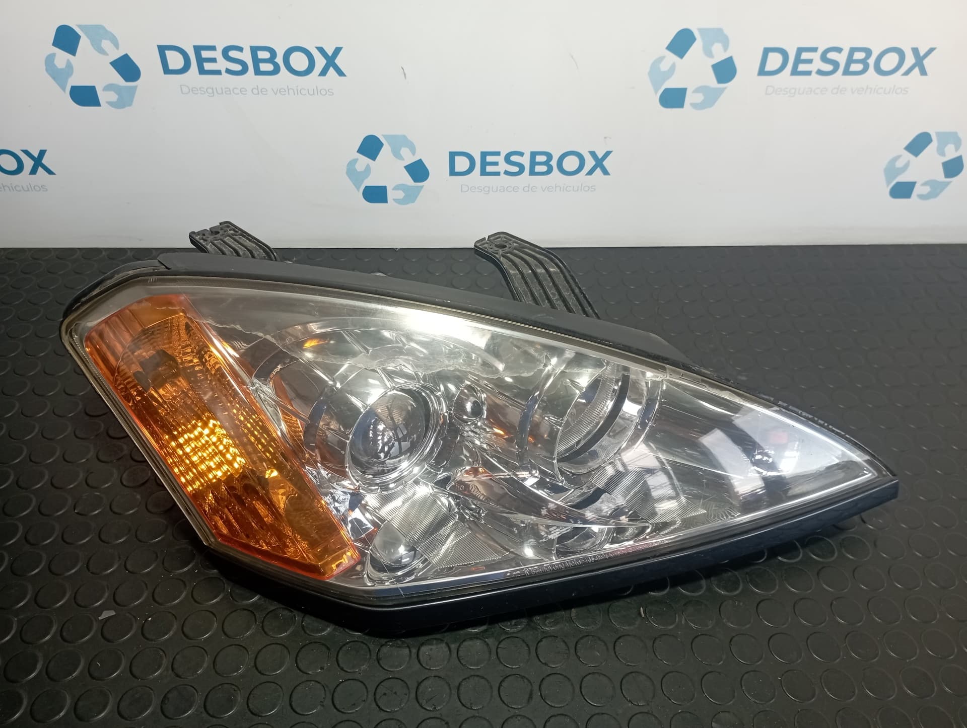 Recambio de FARO DERECHO para SSANGYONG KYRON 2.0 DI D20DT referencia OEM IAM 8310209100 - GRIS
