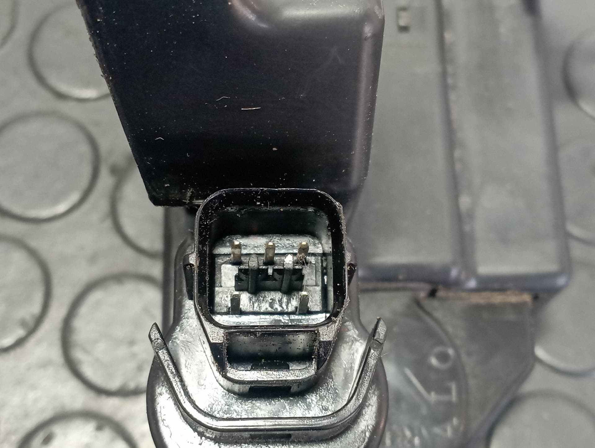 Recambio de CERRADURA PUERTA TRASERA DERECHA para SSANGYONG KYRON 2.0 DI D20DT referencia OEM IAM 7132008003 - GRIS 2