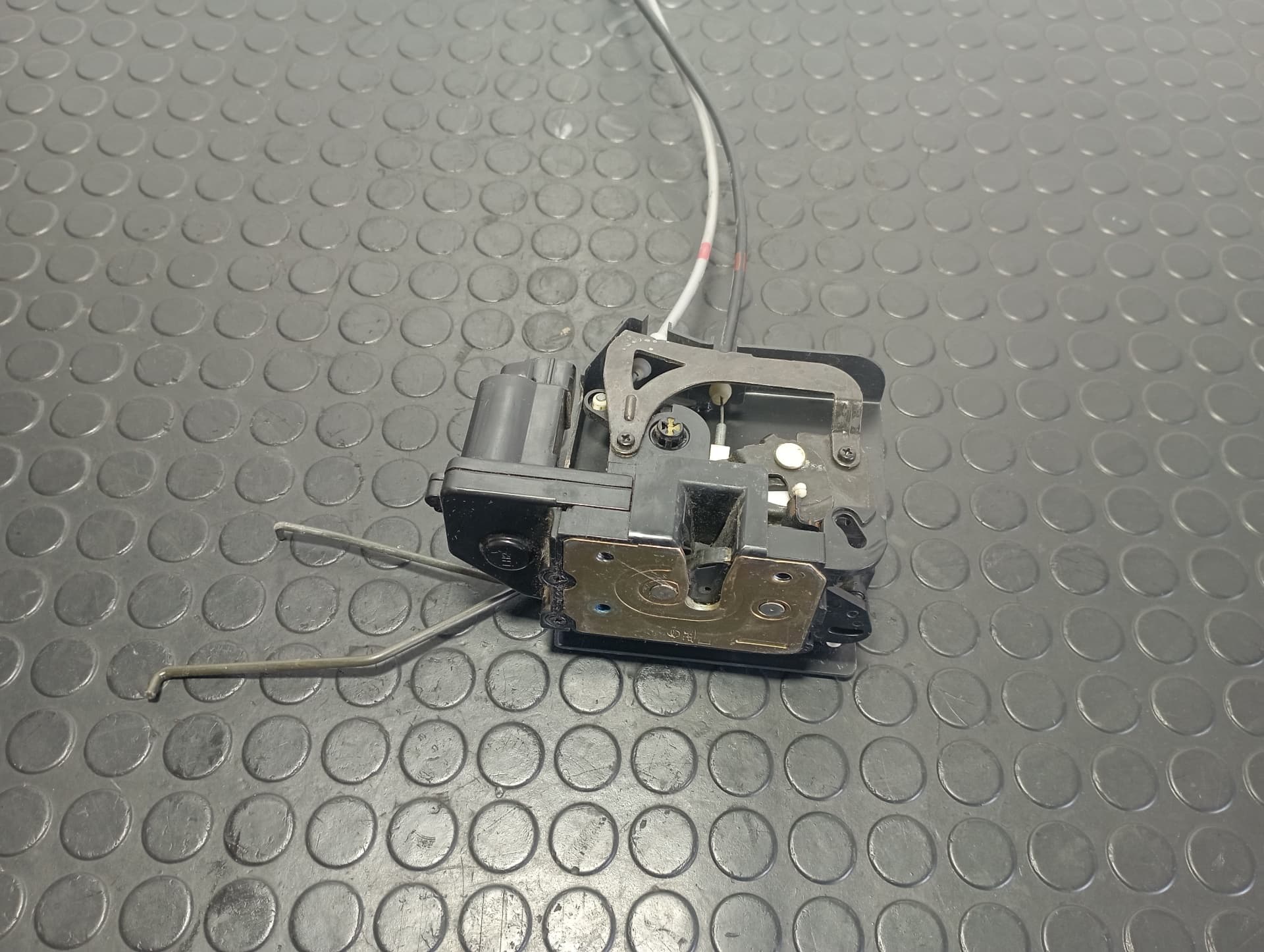 Recambio de CERRADURA PUERTA DELANTERA IZQUIERDA para SSANGYONG KYRON 2.0 DI D20DT referencia OEM IAM 7121008031 - GRIS 2