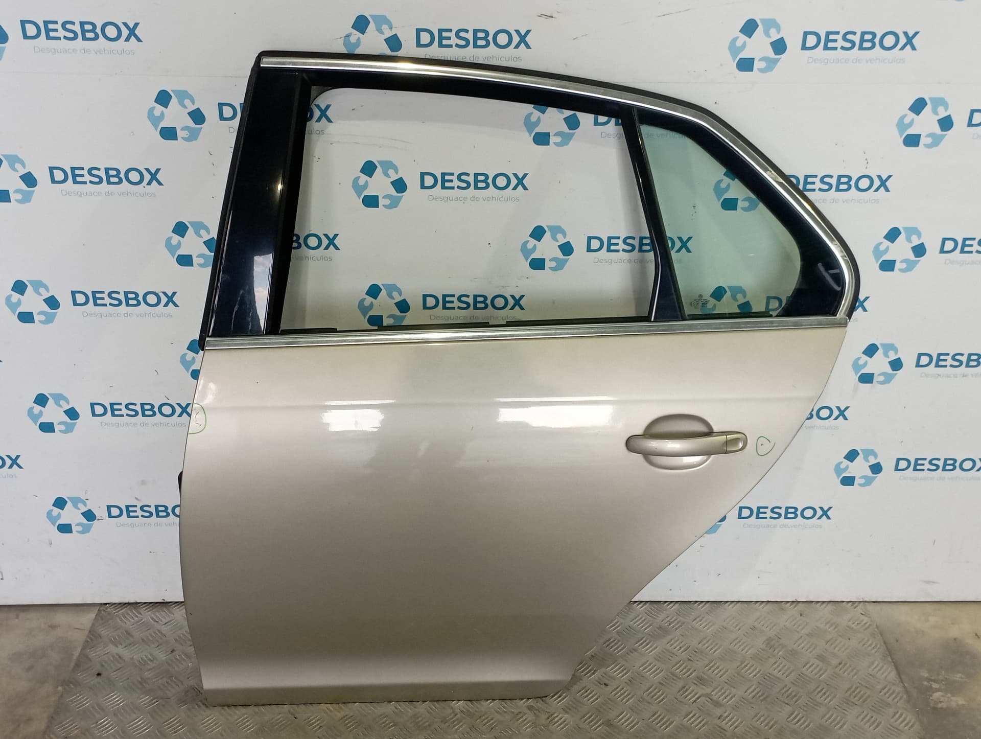 Recambio de PUERTA TRASERA IZQUIERDA para VOLKSWAGEN JETTA (1K2) 2.0 TDI BKD - VERDE