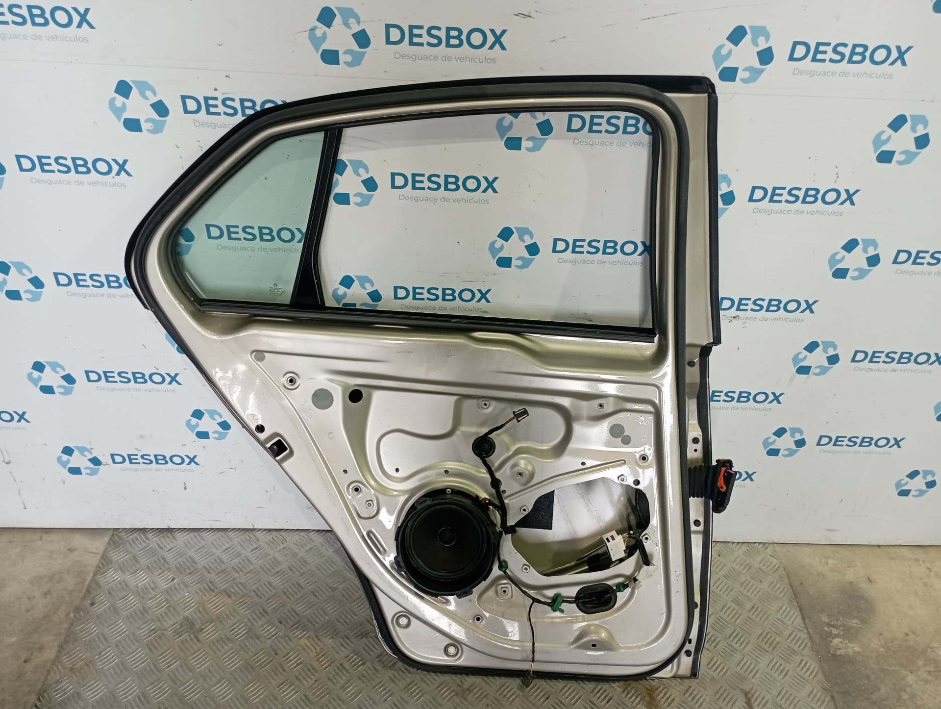 Recambio de PUERTA TRASERA IZQUIERDA para VOLKSWAGEN JETTA (1K2) 2.0 TDI BKD - VERDE 3