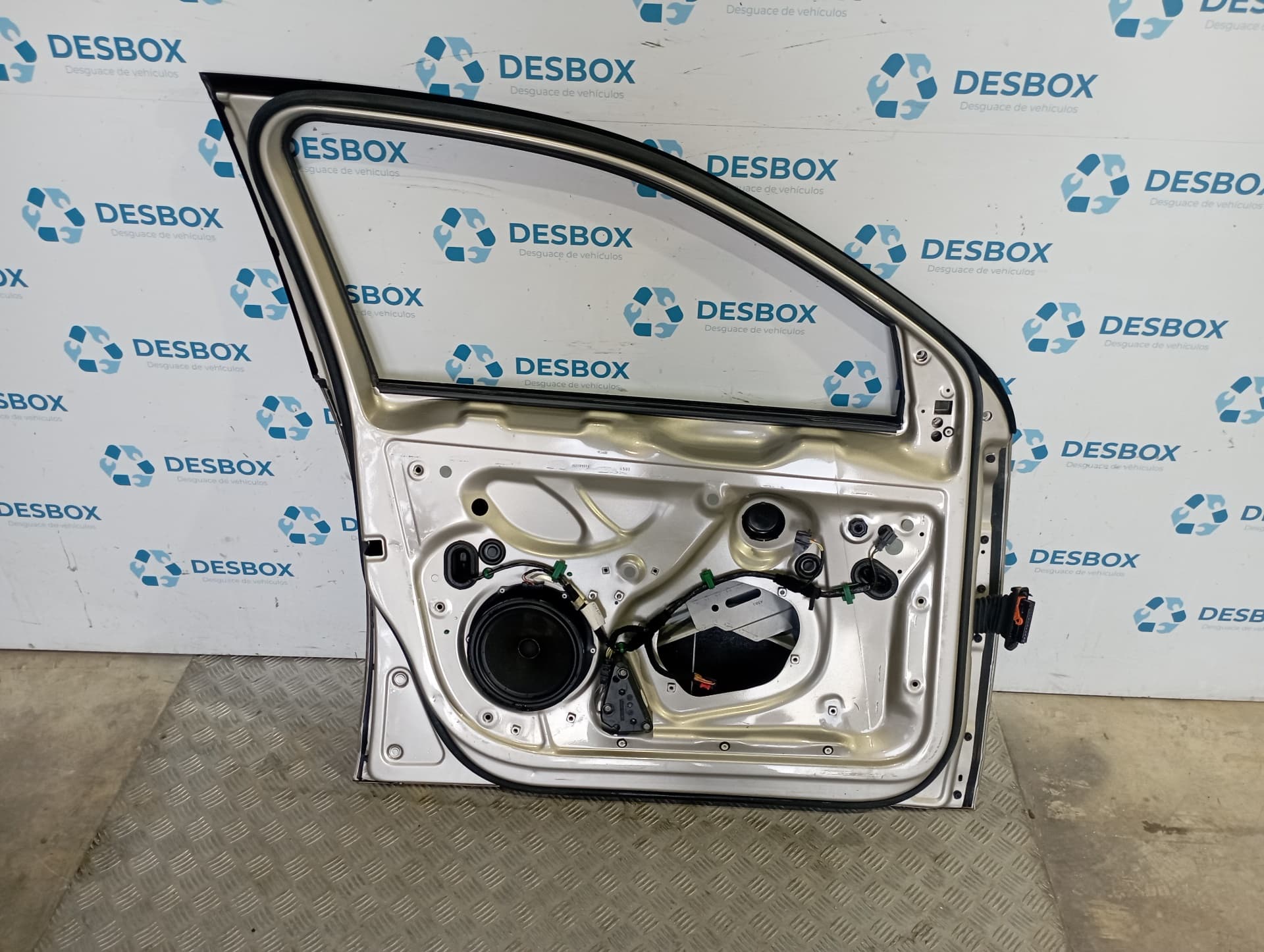 Recambio de PUERTA DELANTERA IZQUIERDA para VOLKSWAGEN JETTA (1K2) 2.0 TDI BKD - VERDE 4