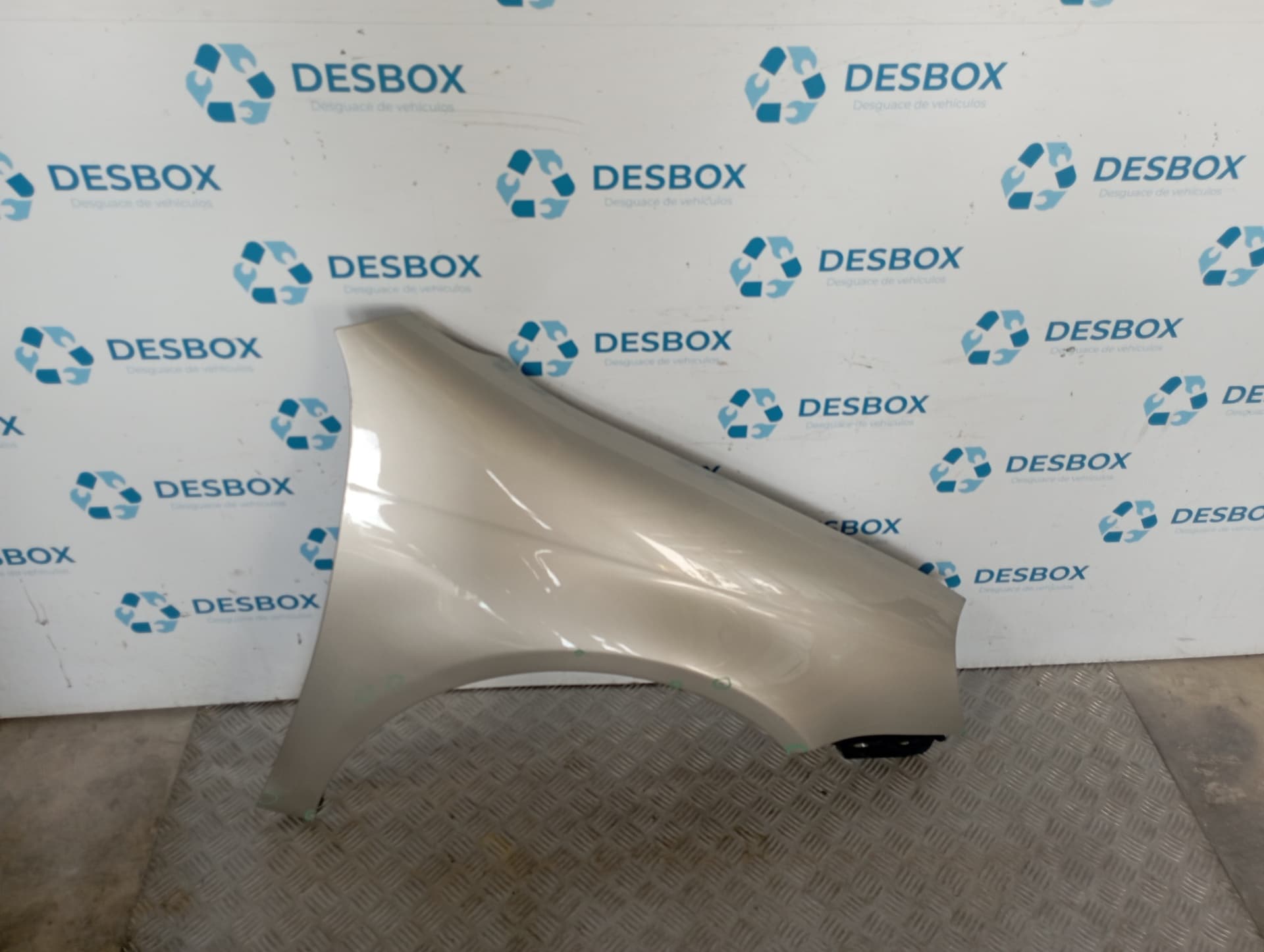Recambio de ALETA DELANTERA DERECHA para VOLKSWAGEN JETTA (1K2) 2.0 TDI BKD - VERDE