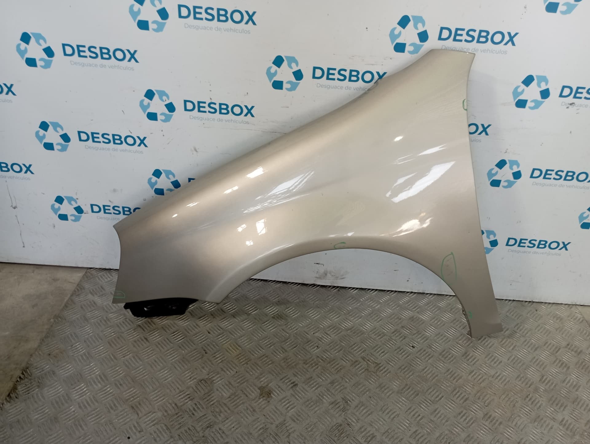 Recambio de ALETA DELANTERA IZQUIERDA para VOLKSWAGEN JETTA (1K2) 2.0 TDI BKD - VERDE