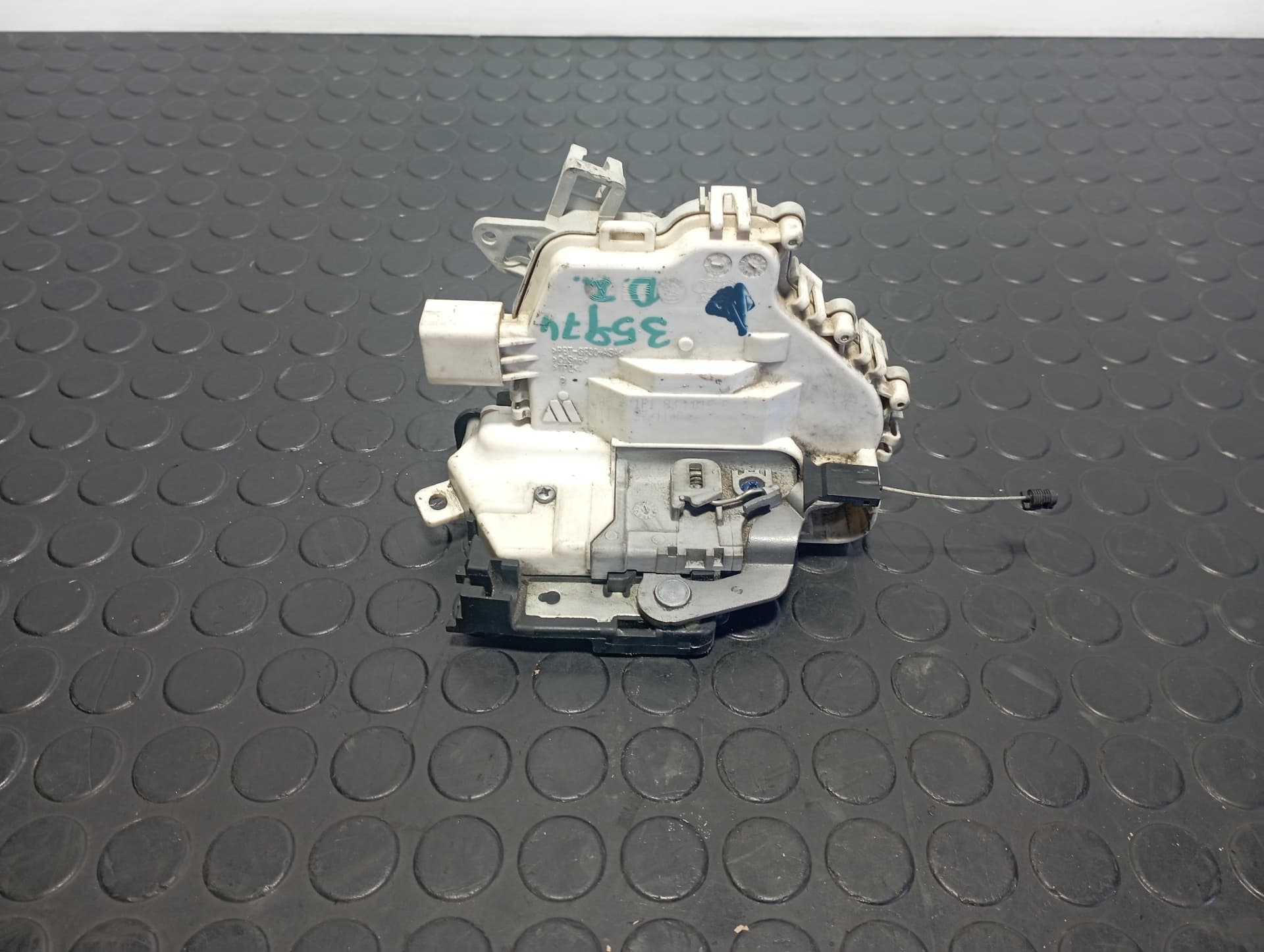 Recambio de CERRADURA PUERTA DELANTERA IZQUIERDA para SEAT LEON (1P1) Reference CAYC referencia OEM IAM 1P1837015B - BLANCO