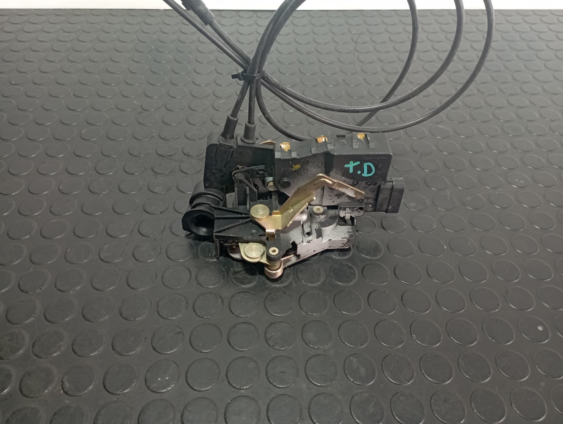 Recambio de CERRADURA PUERTA TRASERA DERECHA para MERCEDES-BENZ CLASE M (W163) 270 CDI 612963 referencia OEM IAM 20461103 - GRIS 3