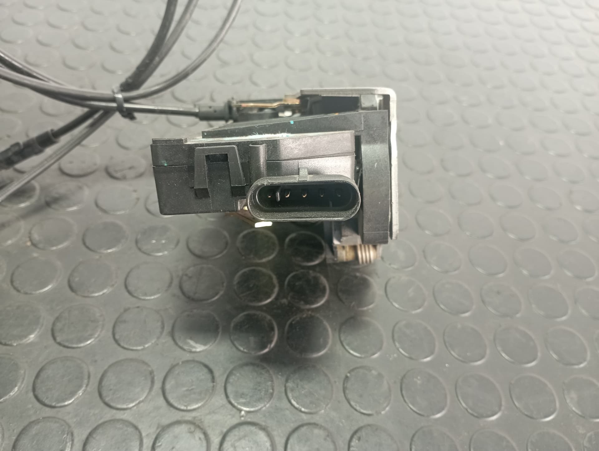 Recambio de CERRADURA PUERTA TRASERA DERECHA para MERCEDES-BENZ CLASE M (W163) 270 CDI 612963 referencia OEM IAM 20461103 - GRIS 2
