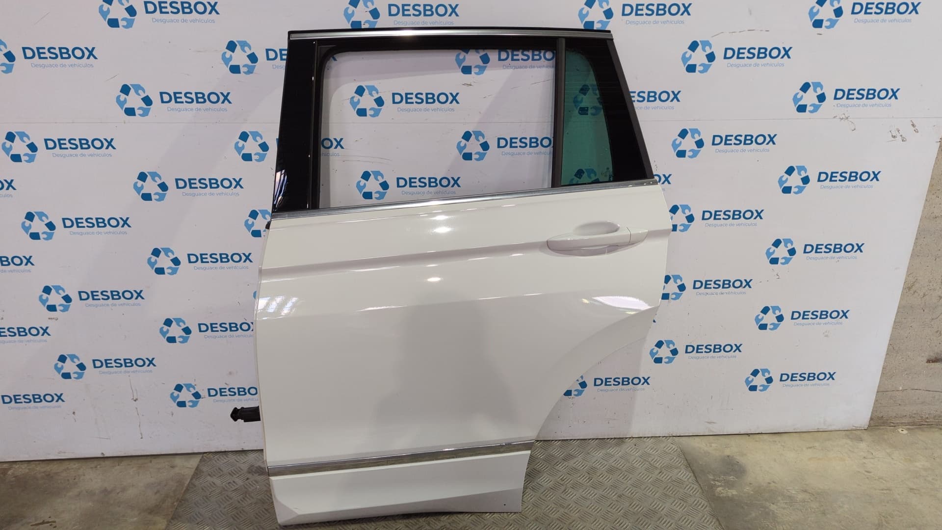 Recambio de PUERTA TRASERA IZQUIERDA para VOLKSWAGEN TIGUAN DFG - BLANCO