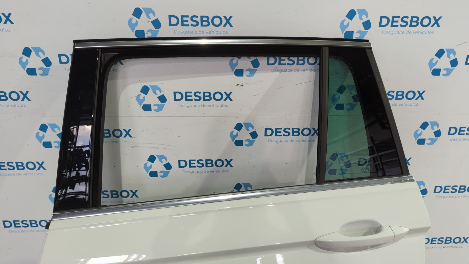 Recambio de PUERTA TRASERA IZQUIERDA para VOLKSWAGEN TIGUAN DFG - BLANCO 2