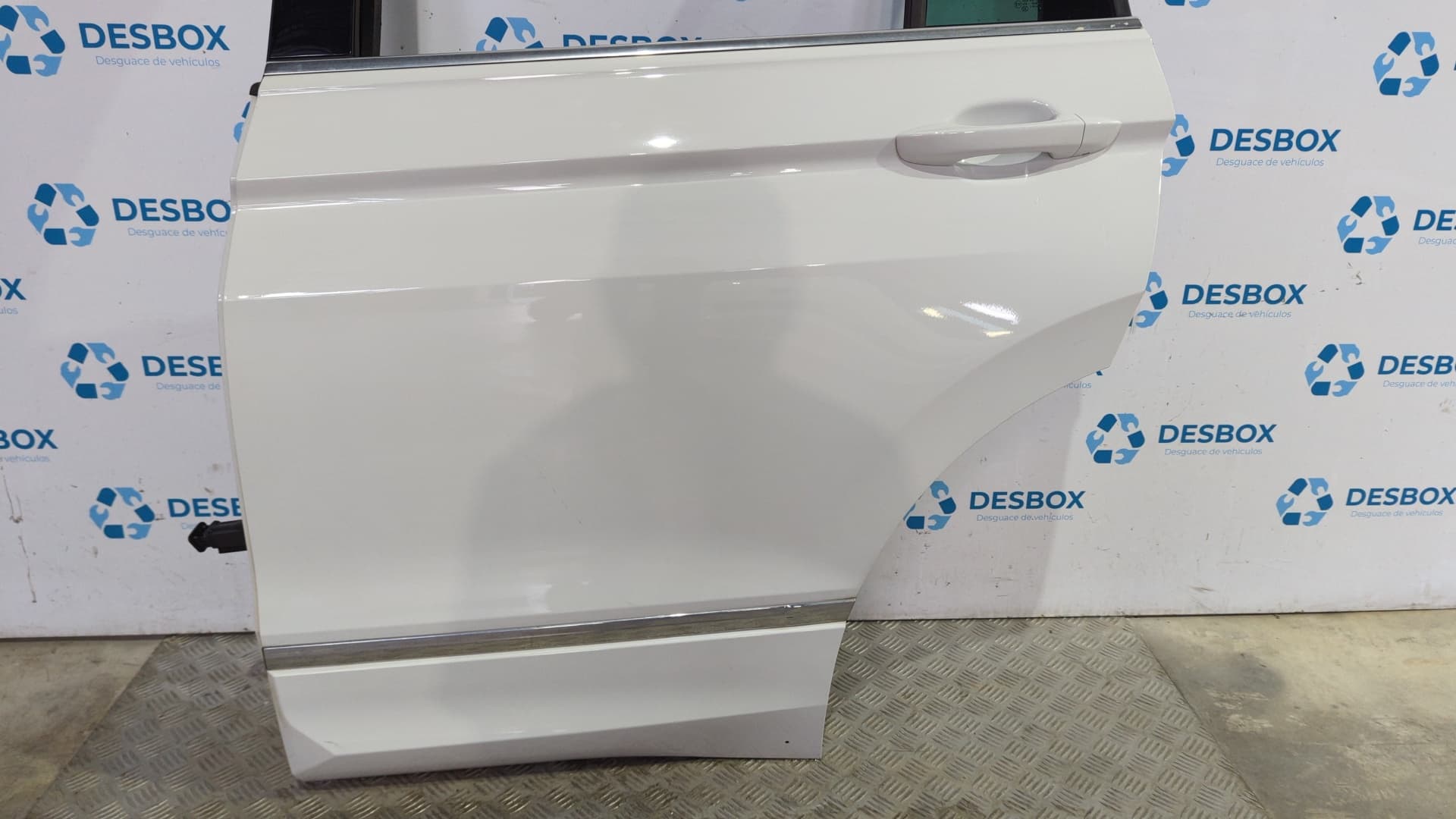Recambio de PUERTA TRASERA IZQUIERDA para VOLKSWAGEN TIGUAN DFG - BLANCO 4