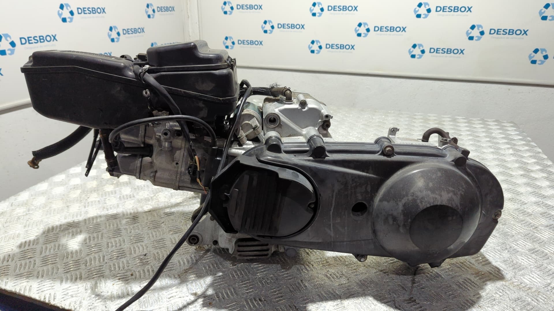 Recambio de MOTOR  para SUZUKI BURGMAN 200 / 250 250 J436 referencia OEM IAM J436 - NEGRO