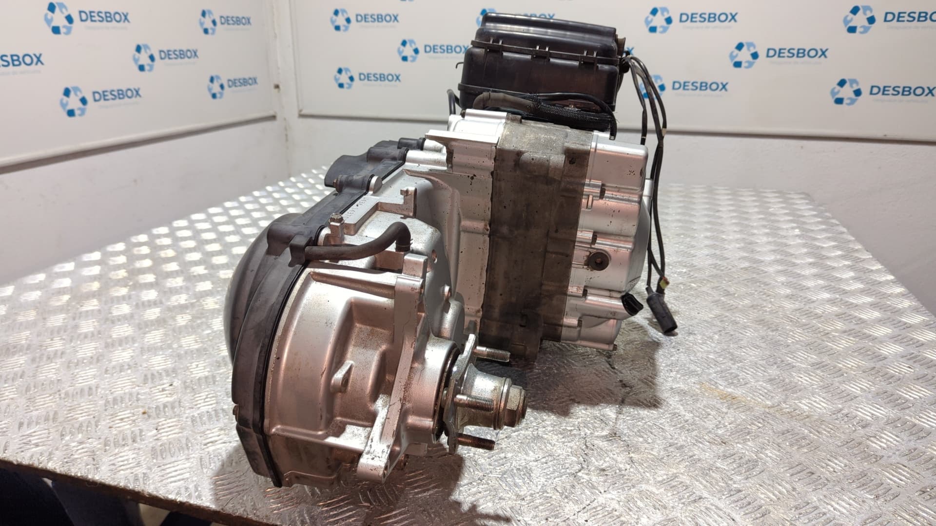 Recambio de MOTOR  para SUZUKI BURGMAN 200 / 250 250 J436 referencia OEM IAM J436 - NEGRO 5