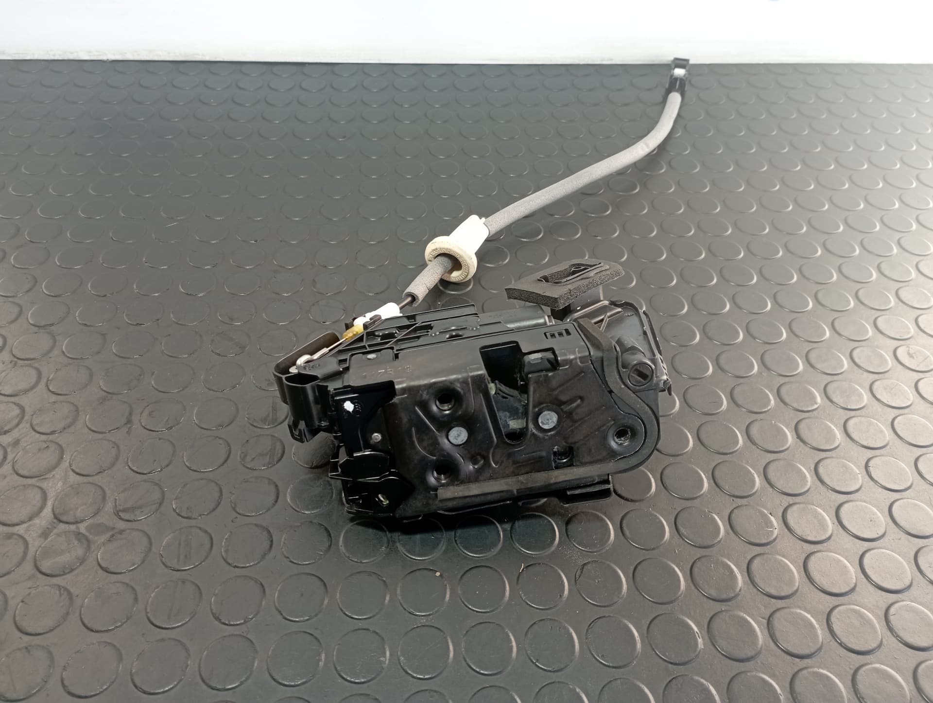 Recambio de CERRADURA PUERTA DELANTERA DERECHA para VOLKSWAGEN TIGUAN 2.0 TDI DFG referencia OEM IAM 5NB837016C - BLANCO 2