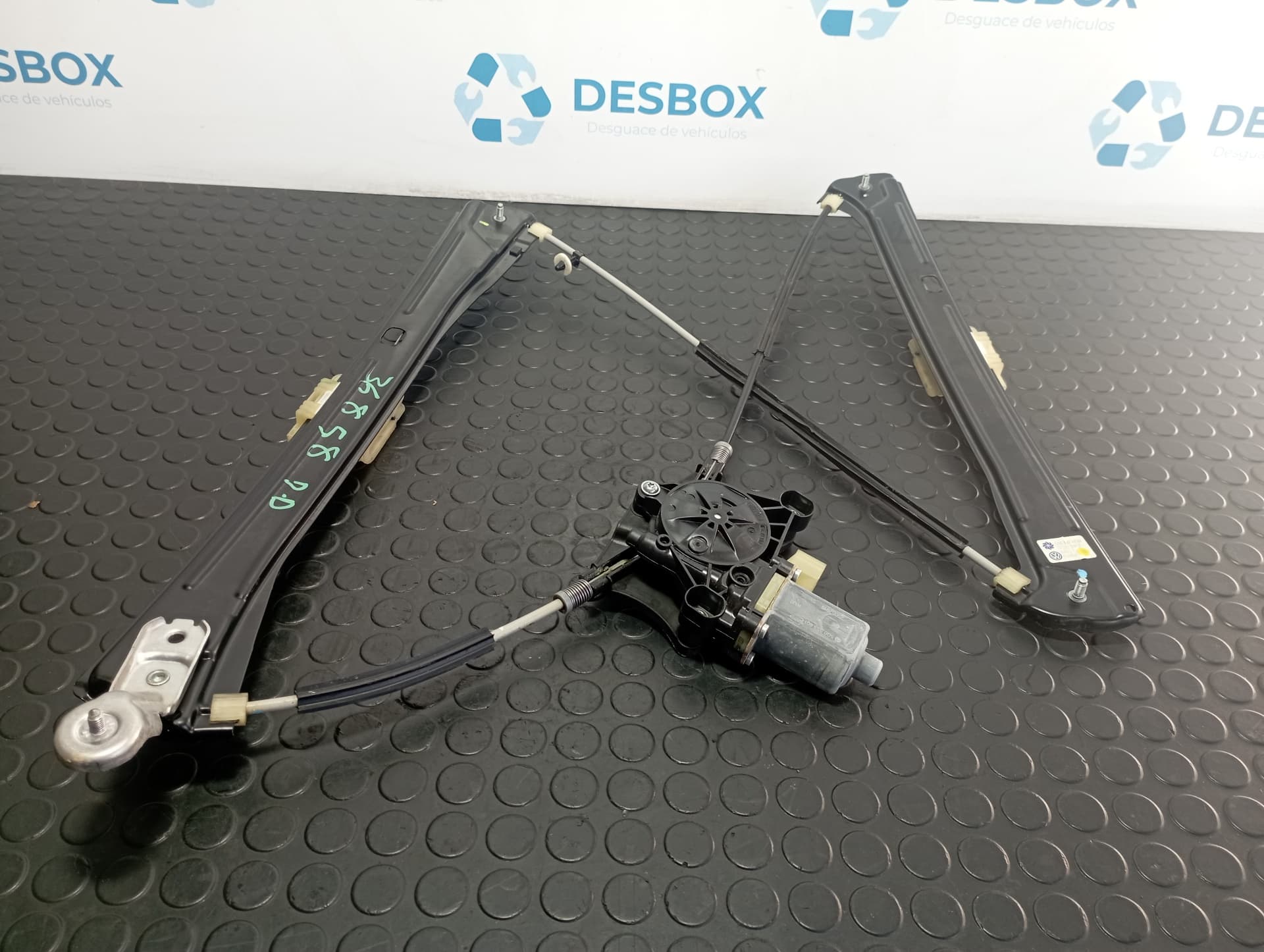 Recambio de ELEVALUNAS DELANTERO DERECHO para VOLKSWAGEN TIGUAN 2.0 TDI DFG referencia OEM IAM 5NA837462A - BLANCO