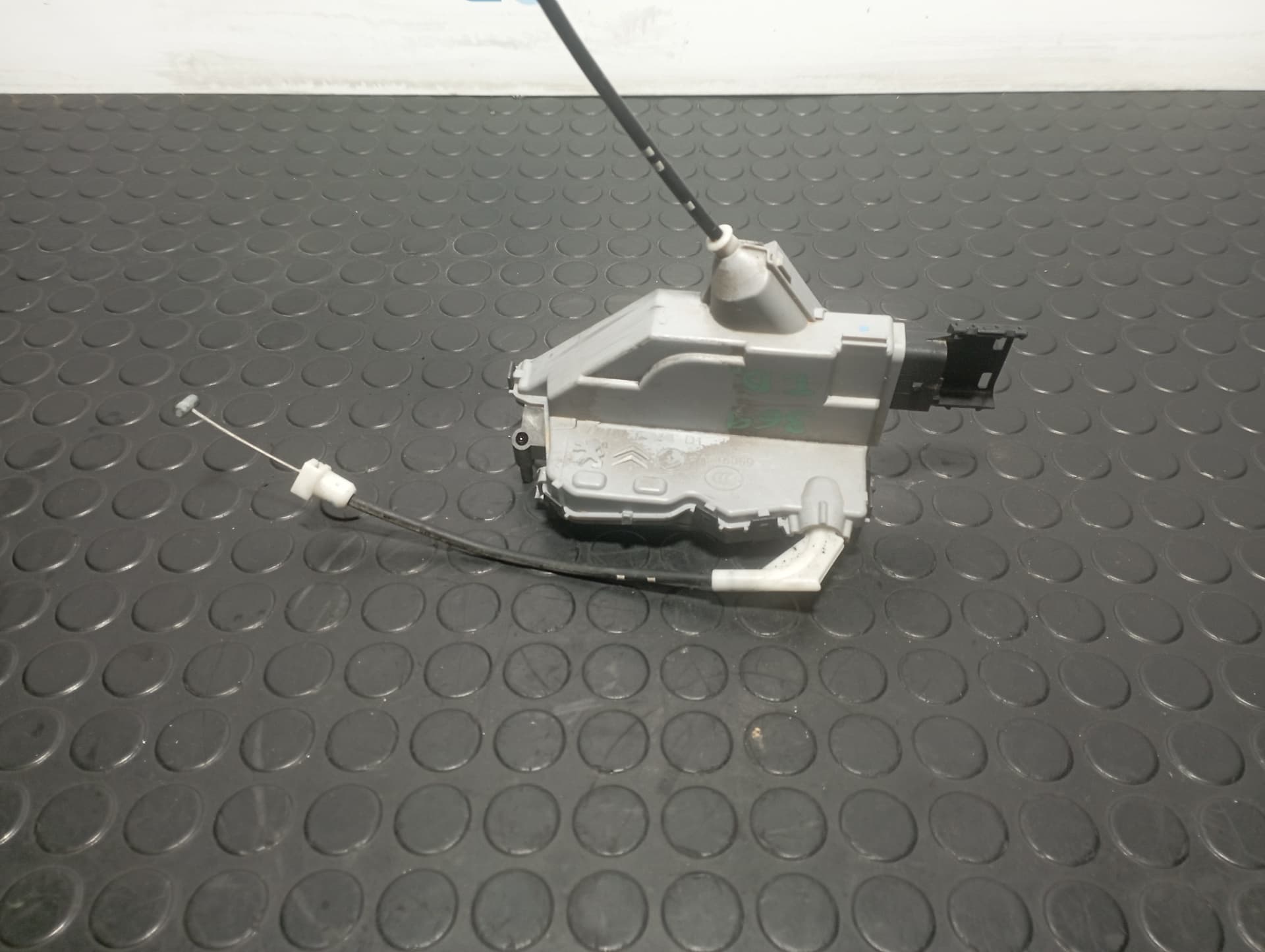 Recambio de CERRADURA PUERTA TRASERA DERECHA para PEUGEOT 3008 1.6 5F01 referencia OEM IAM A05317 - NEGRO