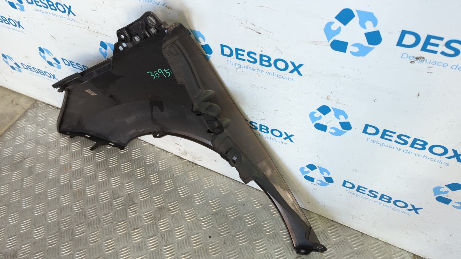 Recambio de ALETA DELANTERA DERECHA para PEUGEOT 3008 1.6 5F01 - NEGRO 2