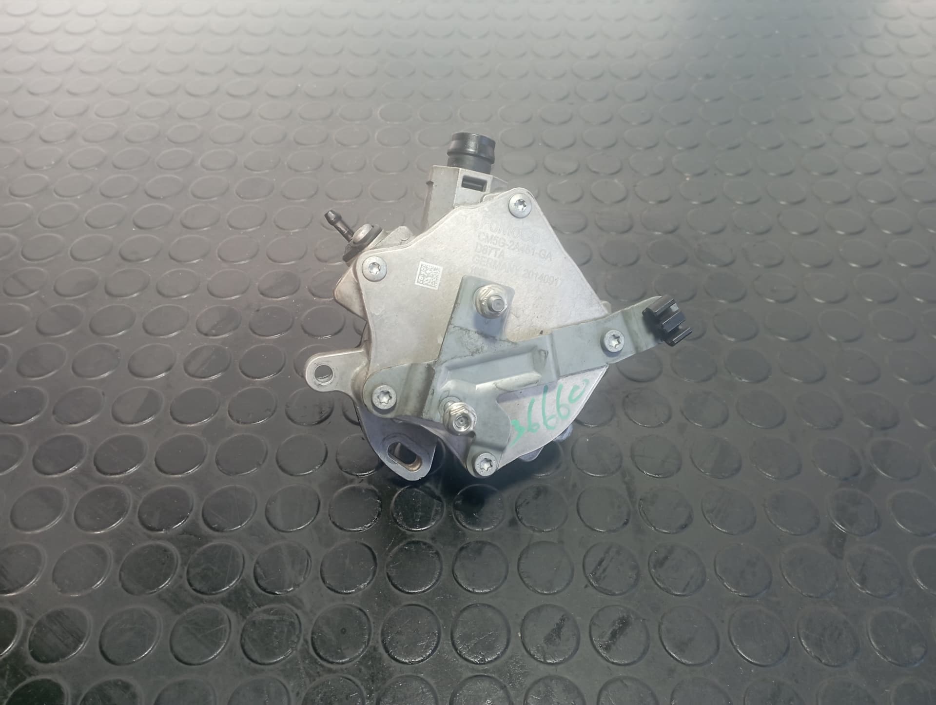 Recambio de DEPRESOR FRENO / BOMBA VACIO para FORD FIESTA (CCN) Black Edition SFJA referencia OEM IAM CM5G2A451GA - BLANCO